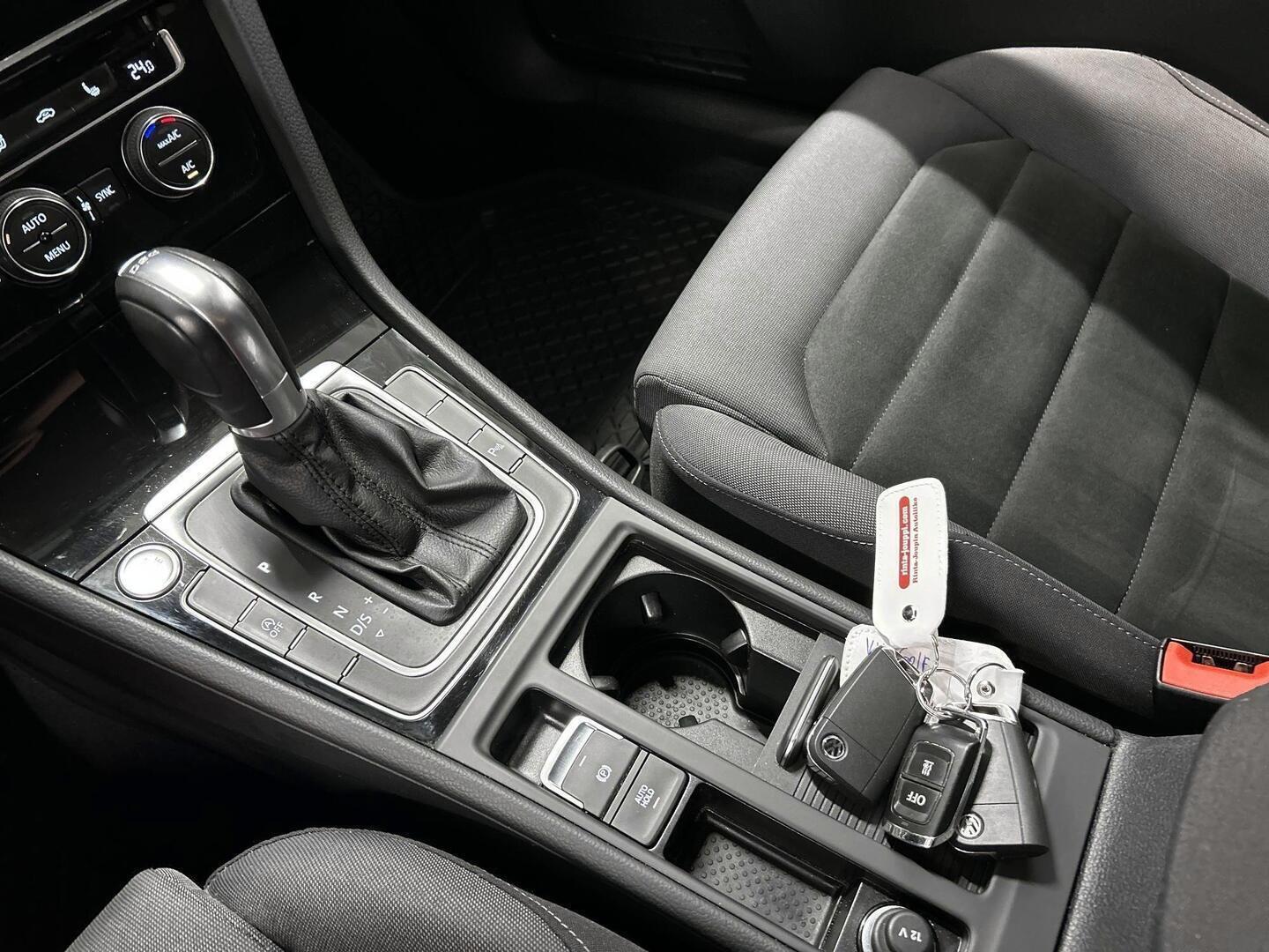 VOLKSWAGEN Golf 2018