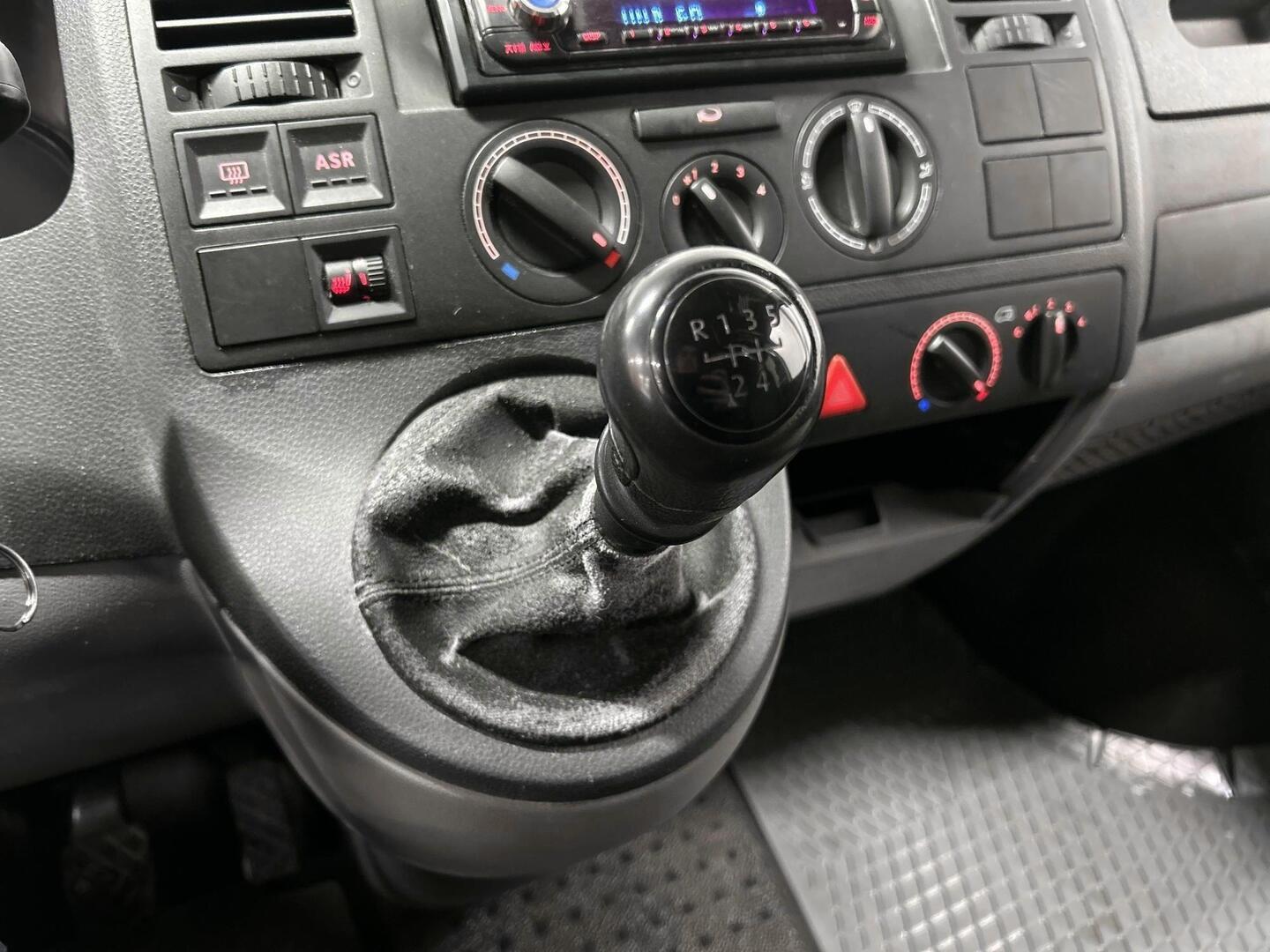 VOLKSWAGEN Transporter 2005