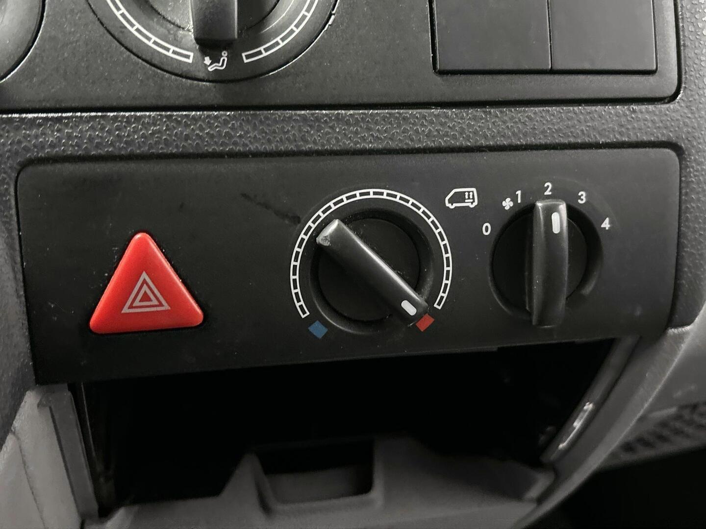 VOLKSWAGEN Transporter 2005