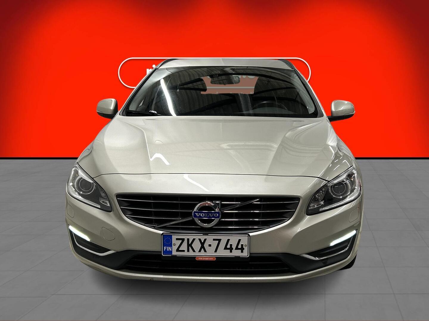 VOLVO V60 2016