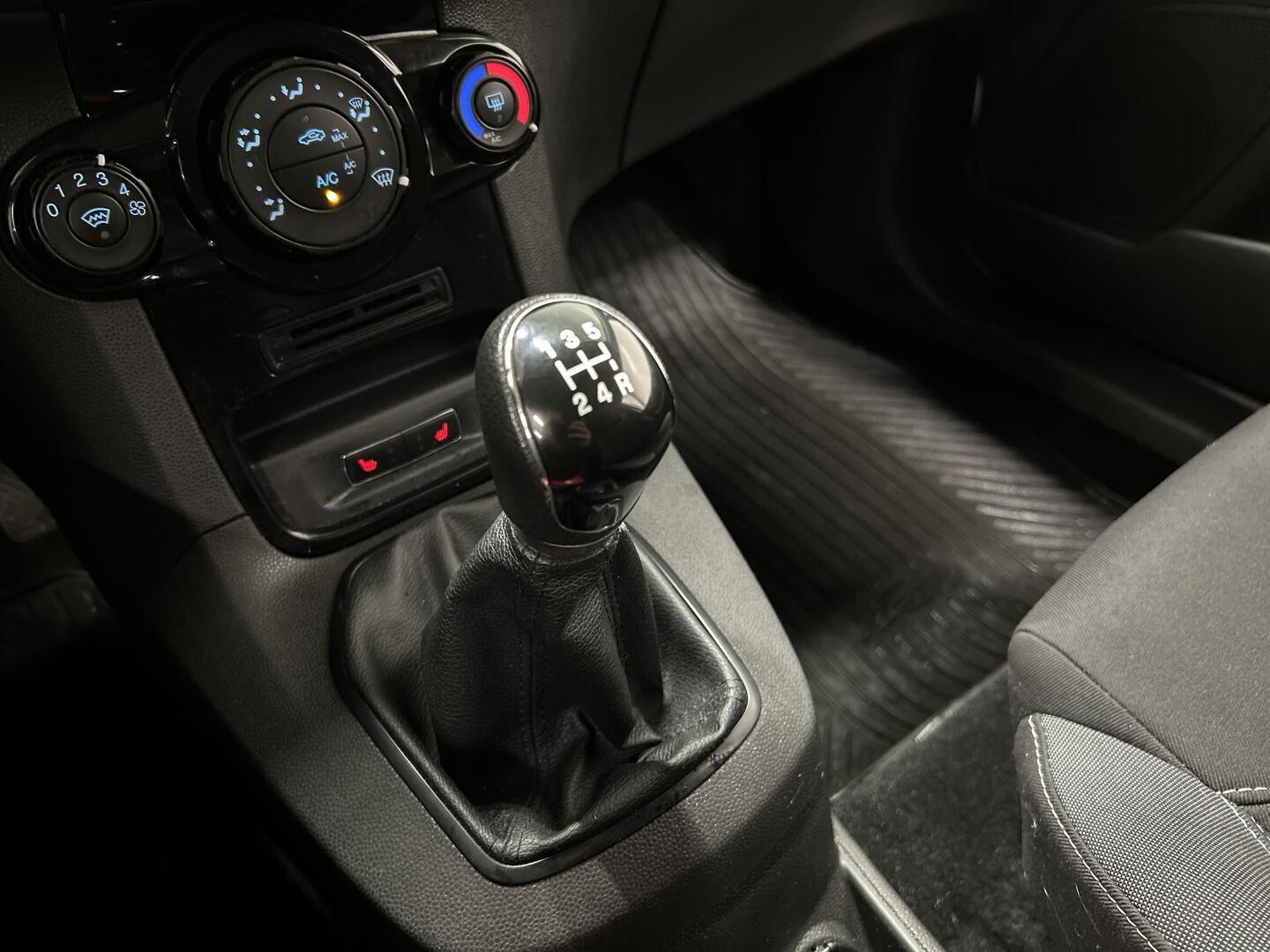 FORD Fiesta Van 2017