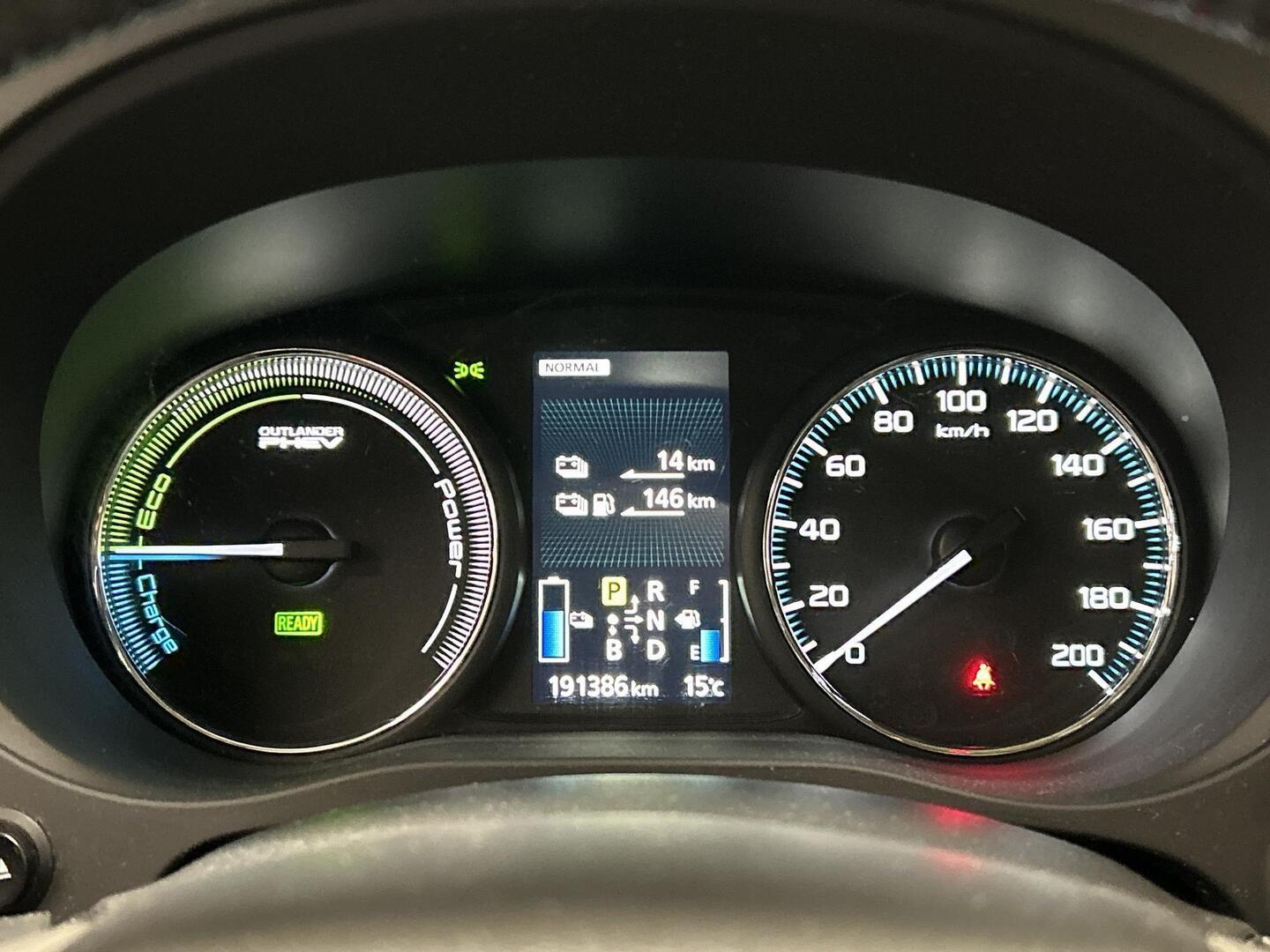 MITSUBISHI Outlander 2014