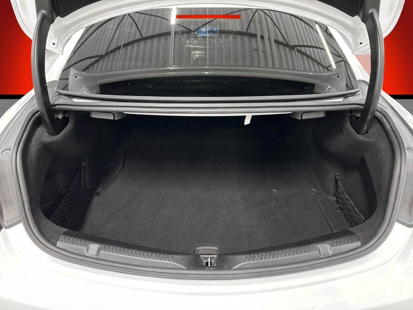 MERCEDES-BENZ E 2019