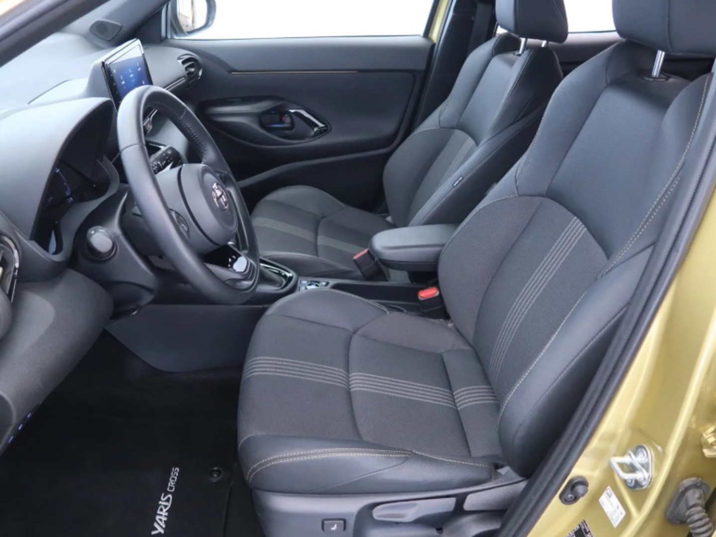 TOYOTA YARIS CROSS 2023