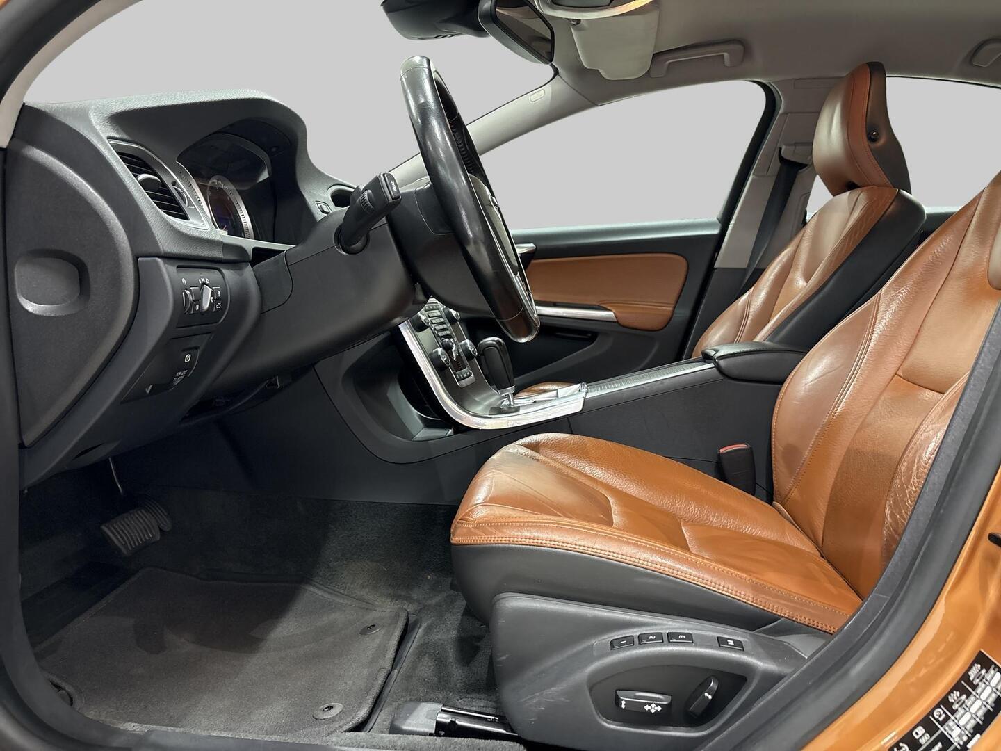 VOLVO S60 2012
