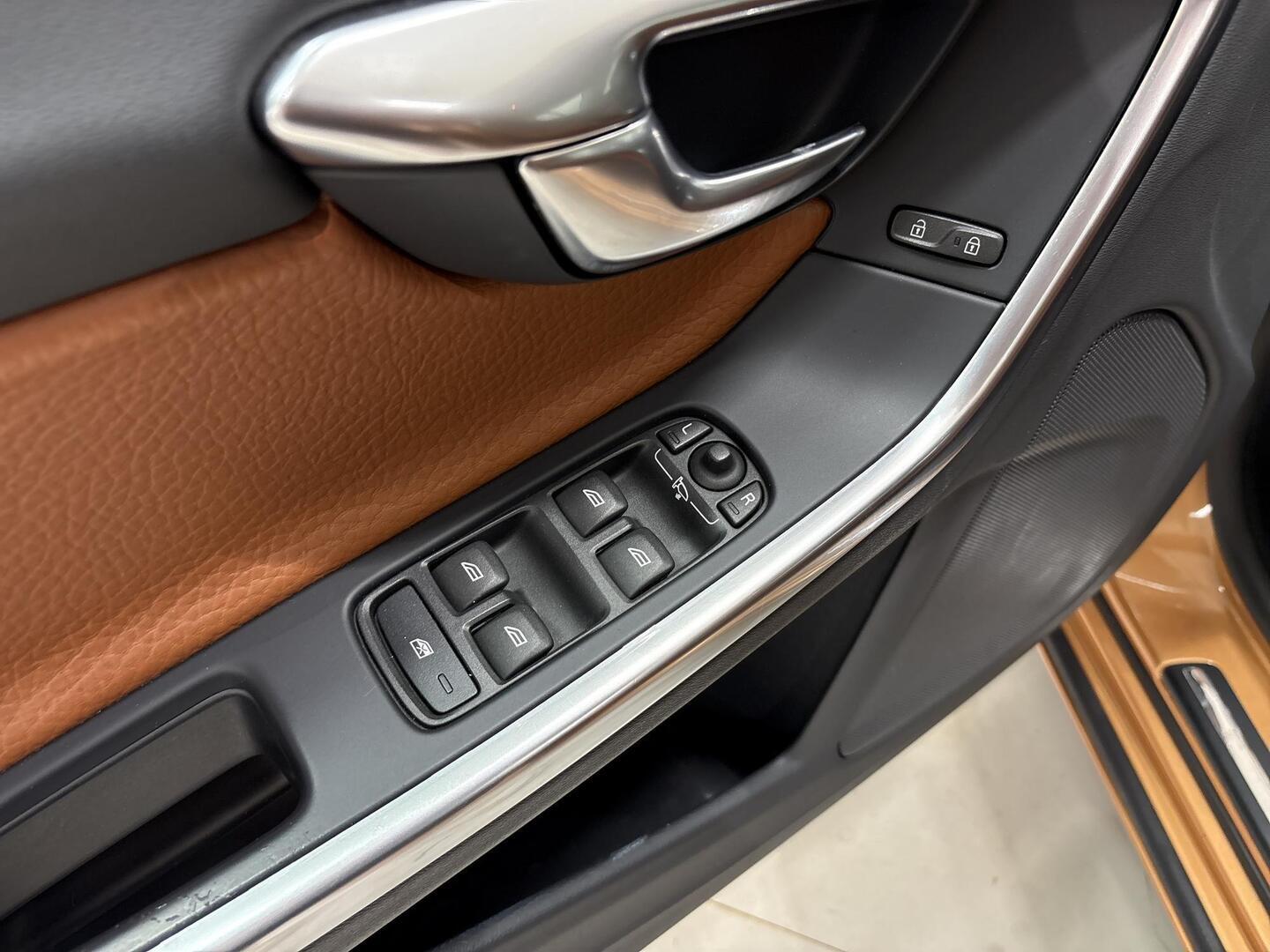 VOLVO S60 2012