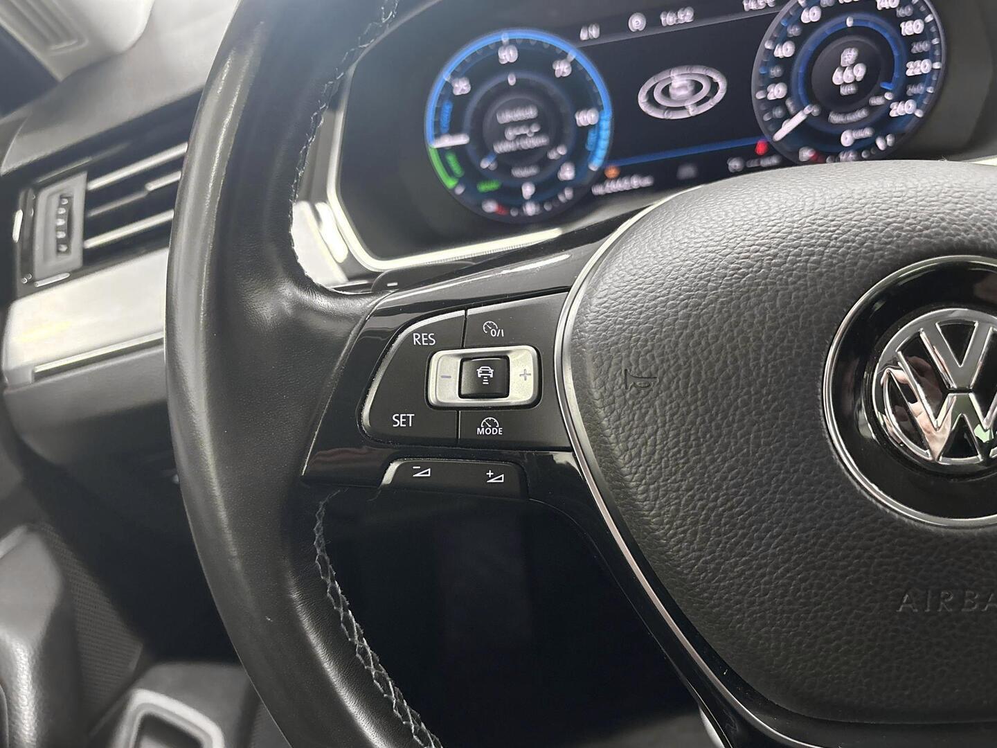 VOLKSWAGEN Passat 2018