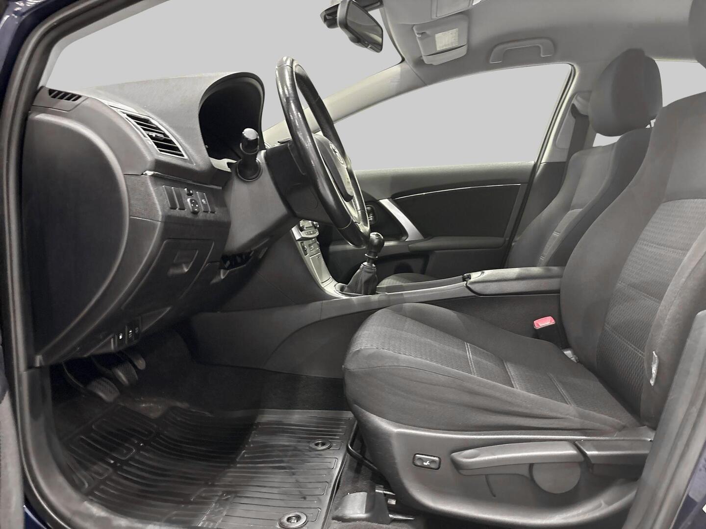 TOYOTA Avensis 2012