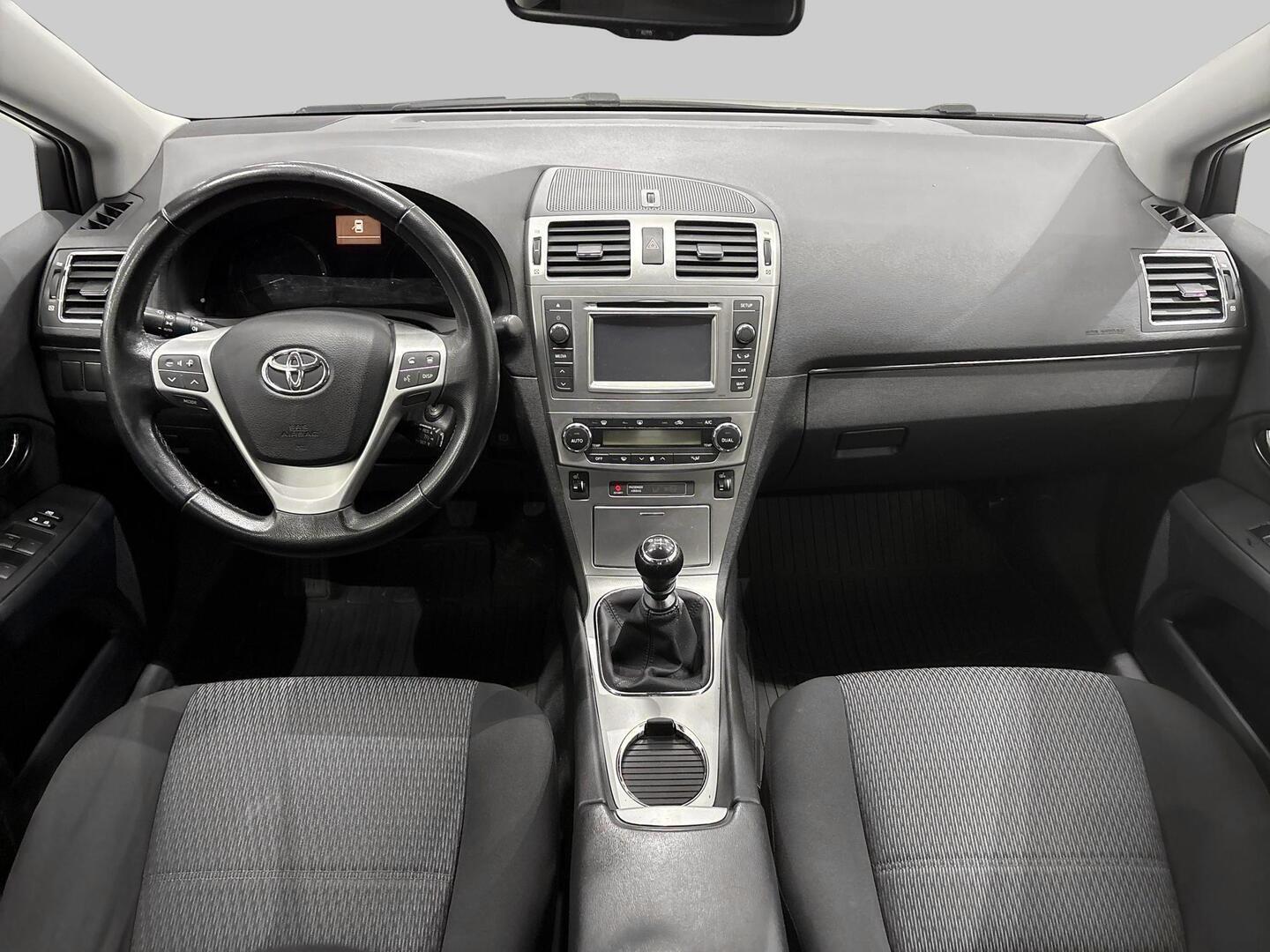 TOYOTA Avensis 2012