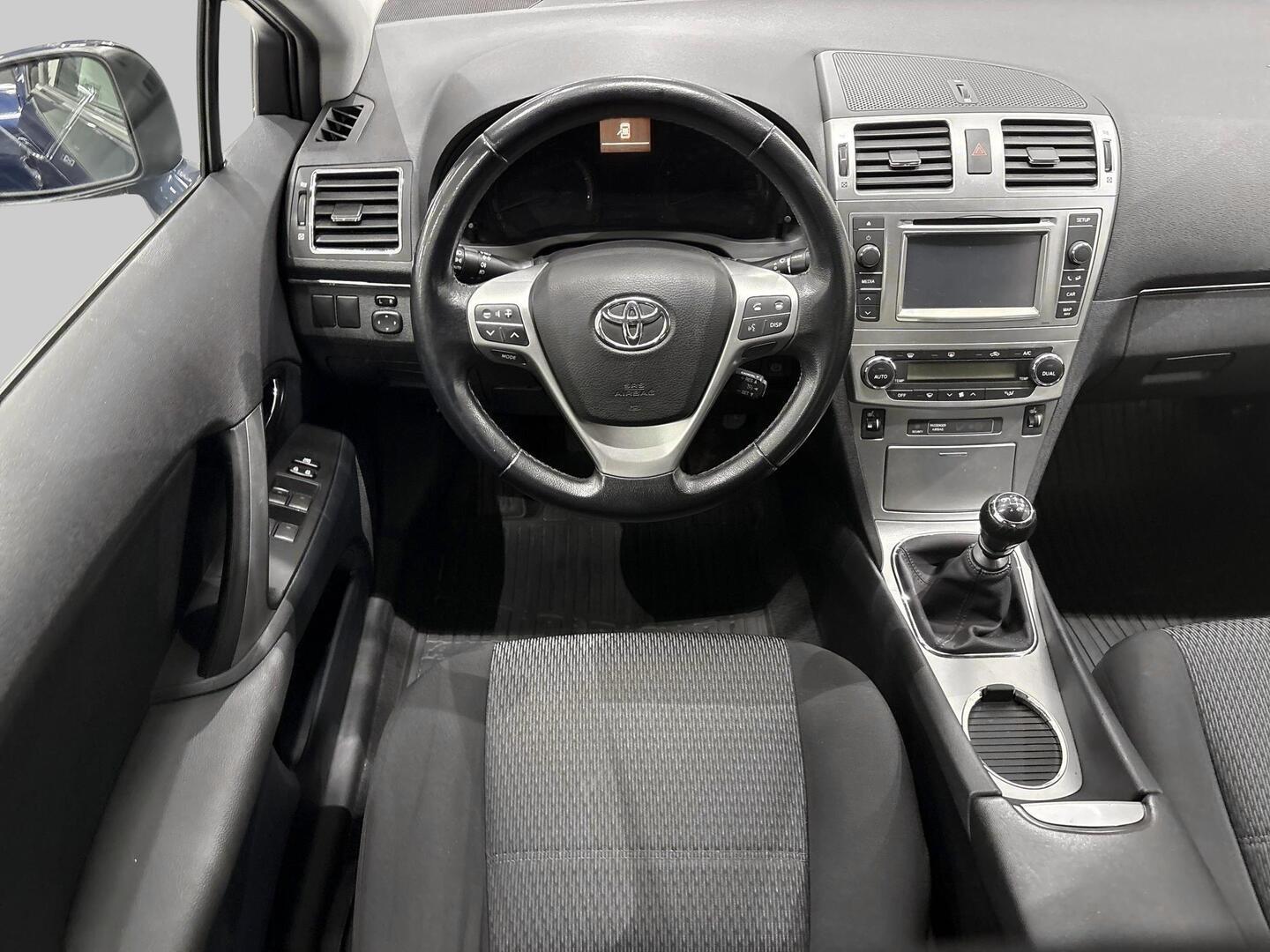 TOYOTA Avensis 2012