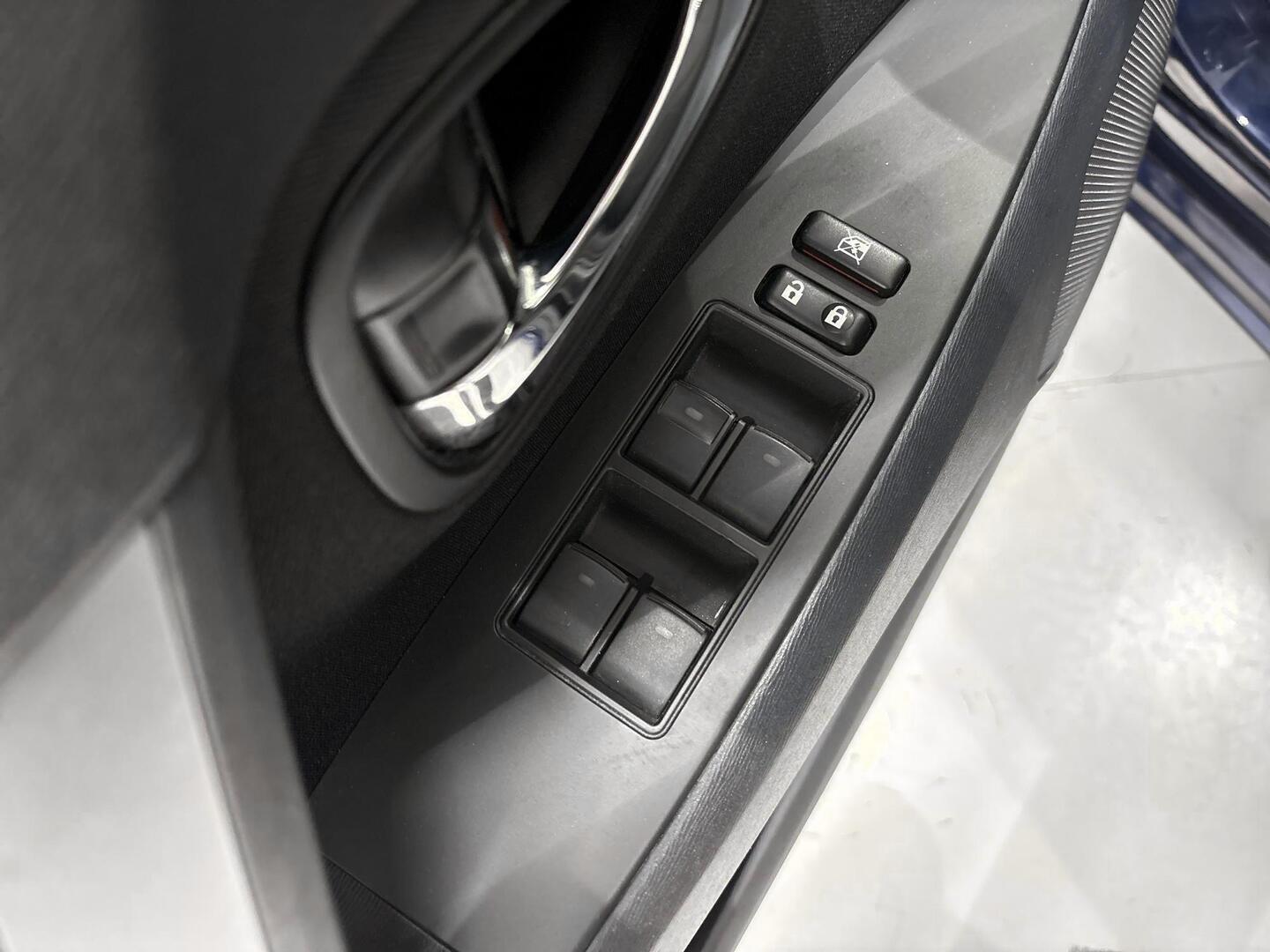 TOYOTA Avensis 2012