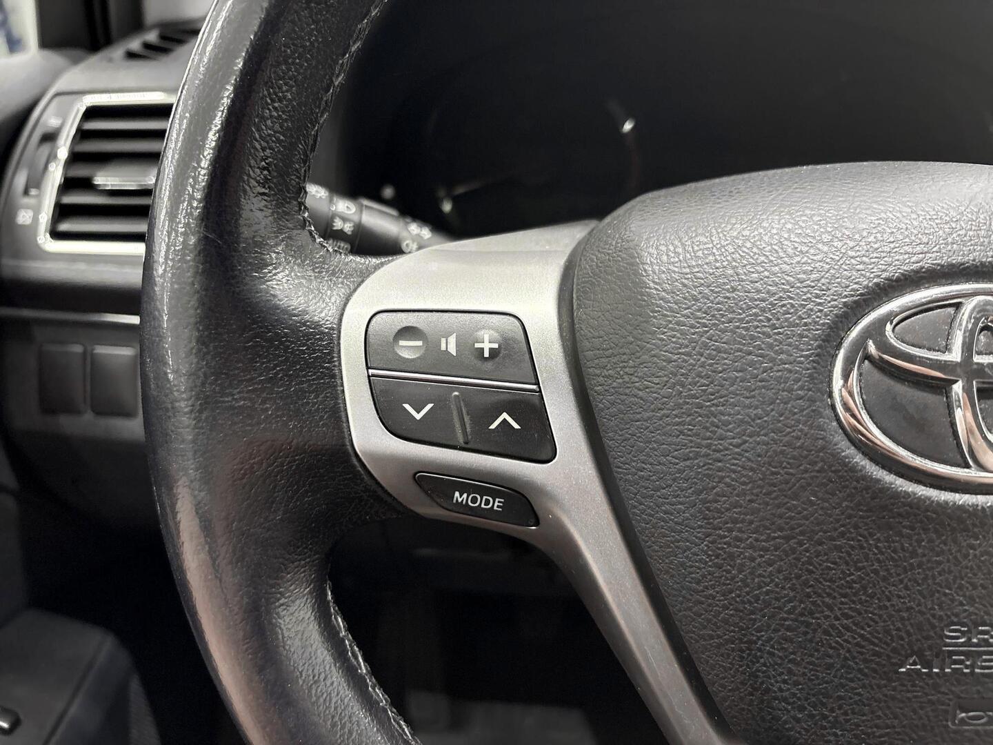 TOYOTA Avensis 2012