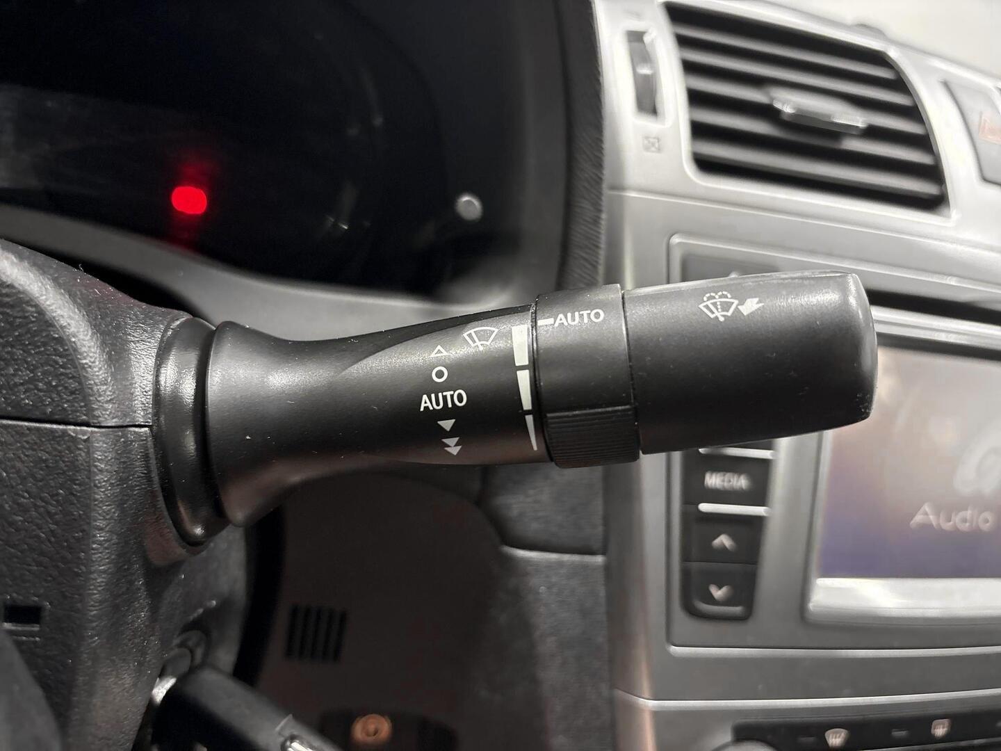 TOYOTA Avensis 2012