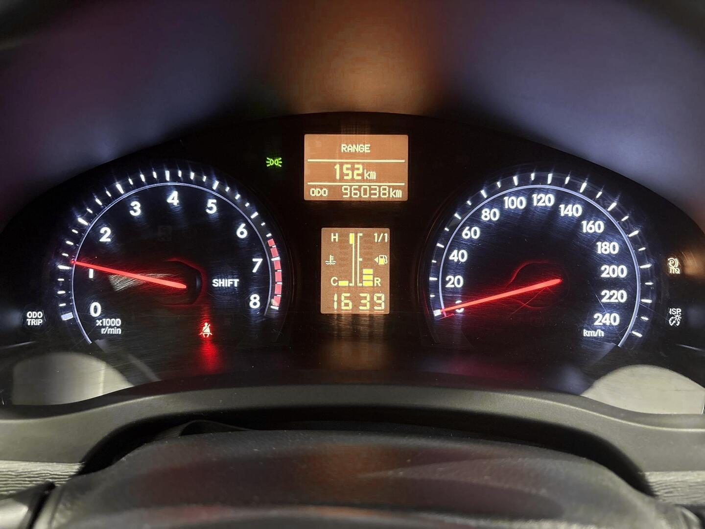 TOYOTA Avensis 2012