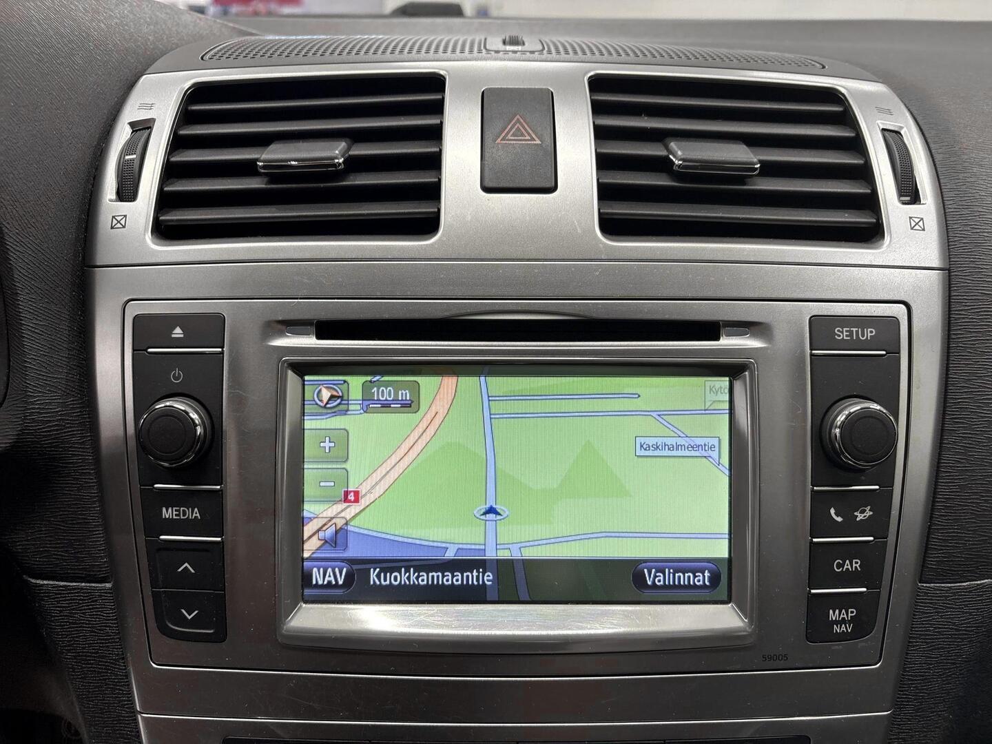 TOYOTA Avensis 2012