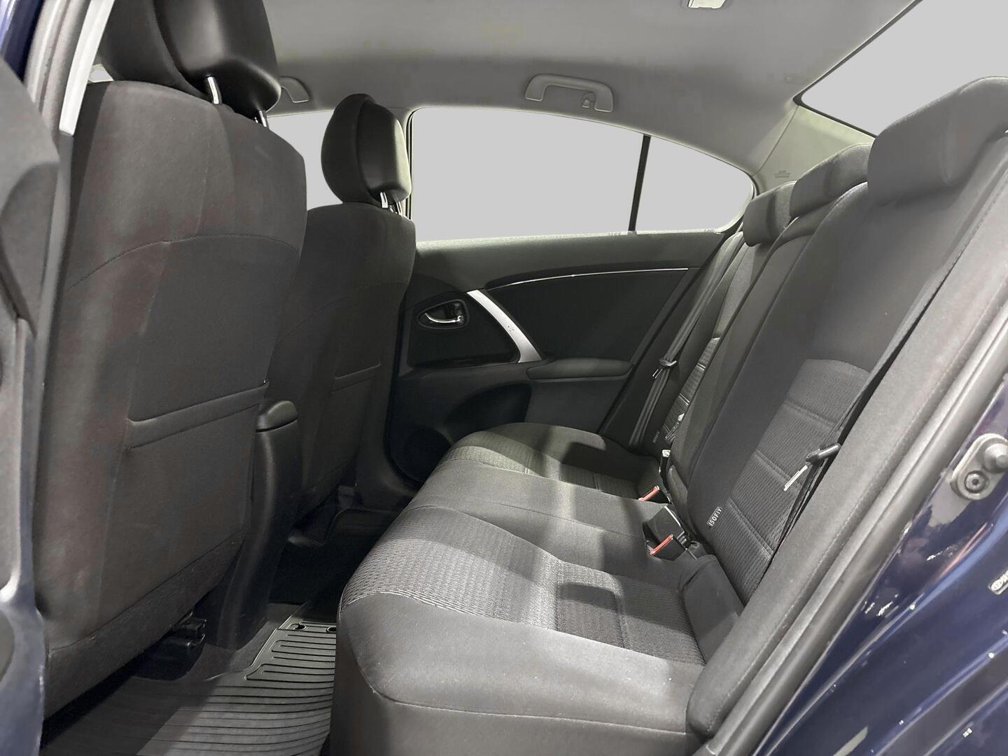 TOYOTA Avensis 2012
