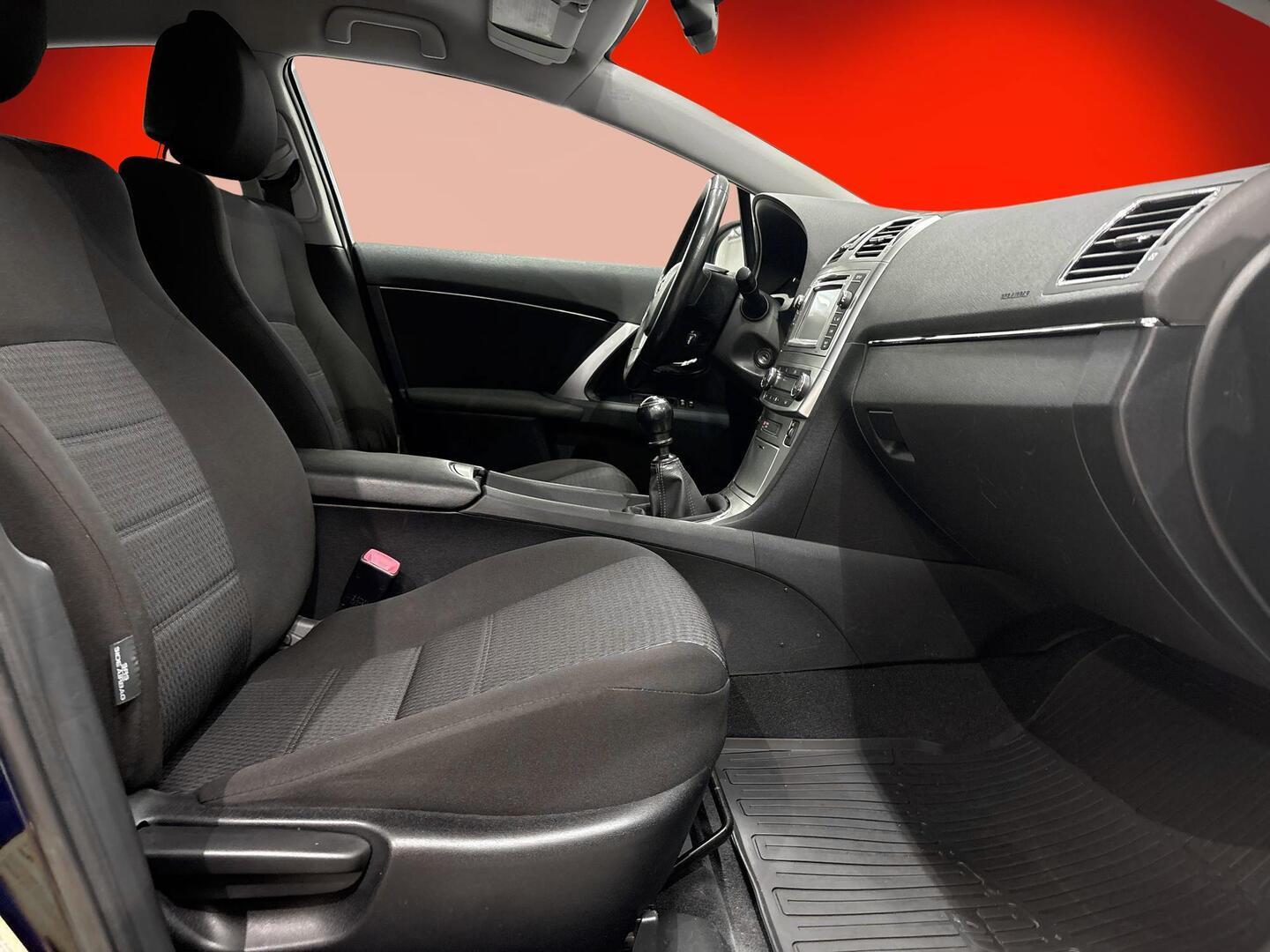 TOYOTA Avensis 2012