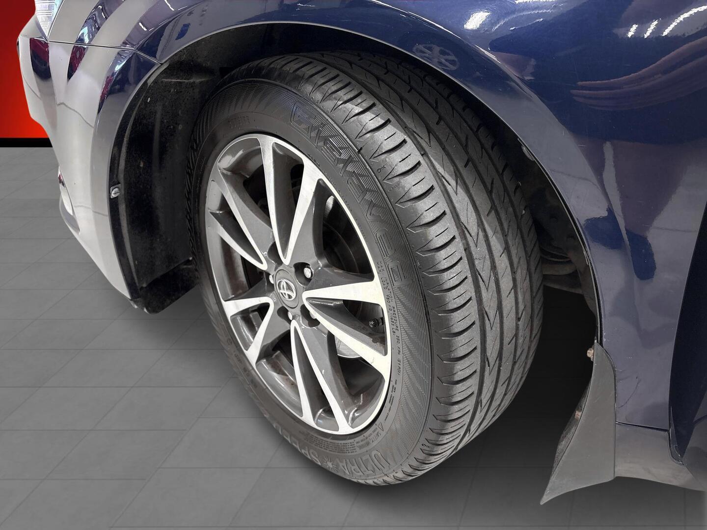 TOYOTA Avensis 2012