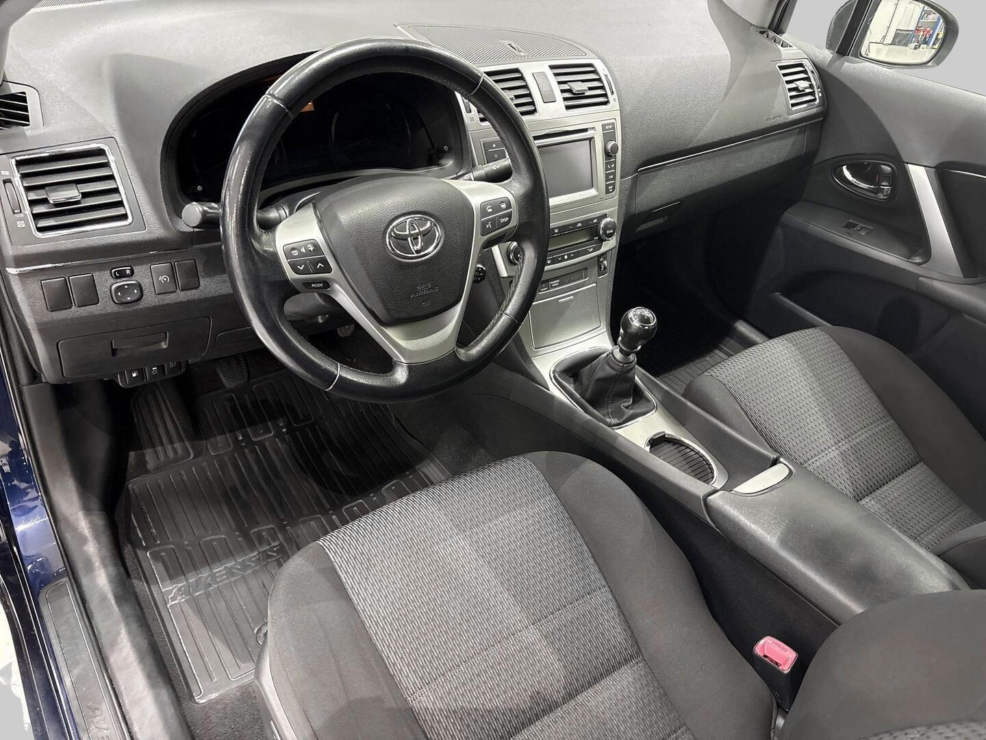 TOYOTA Avensis 2012