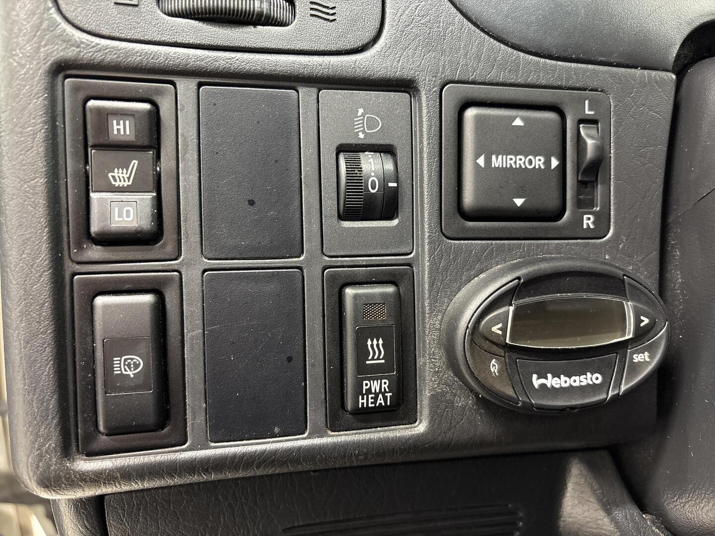 TOYOTA Hiace 2012