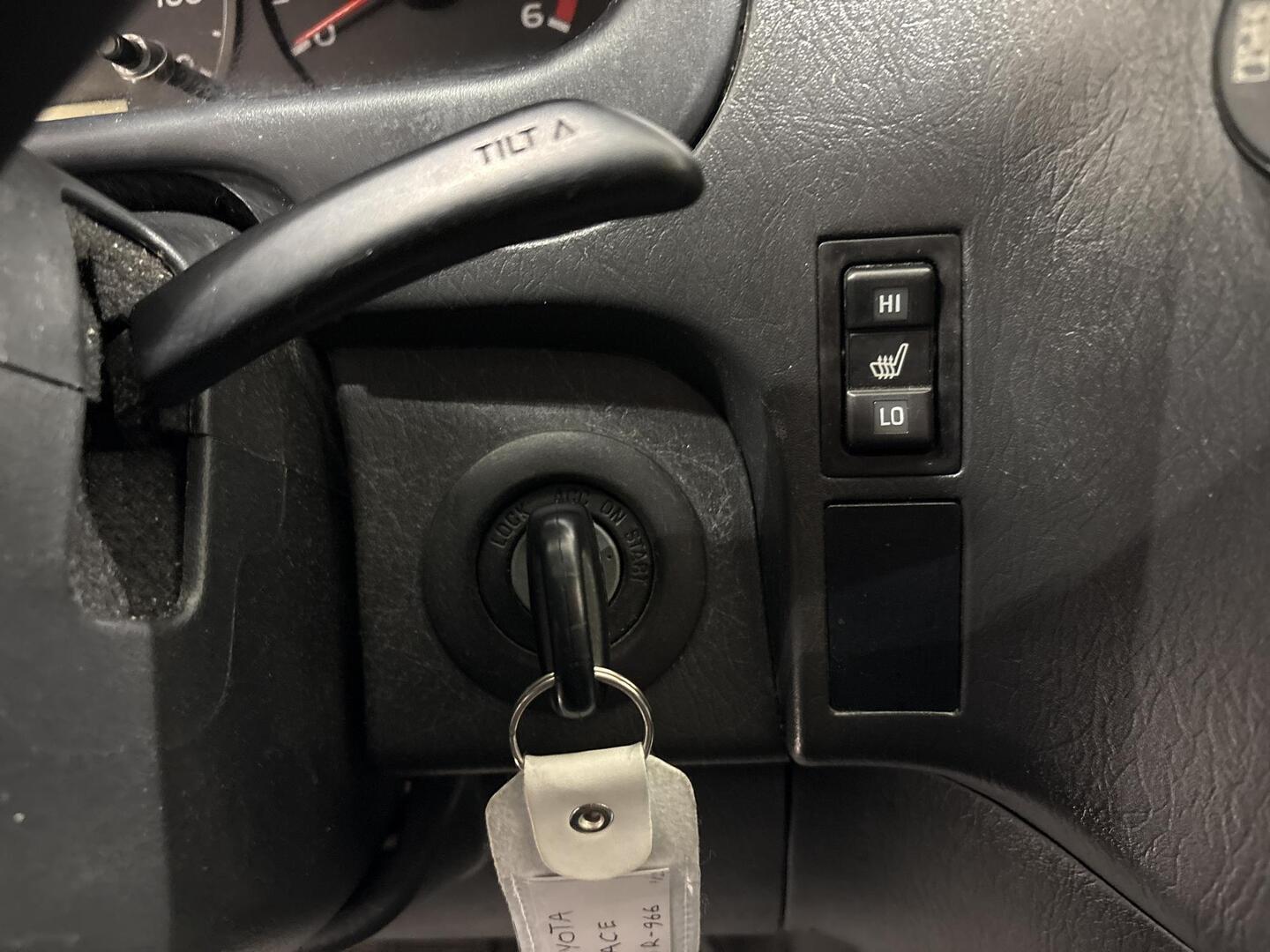 TOYOTA Hiace 2012