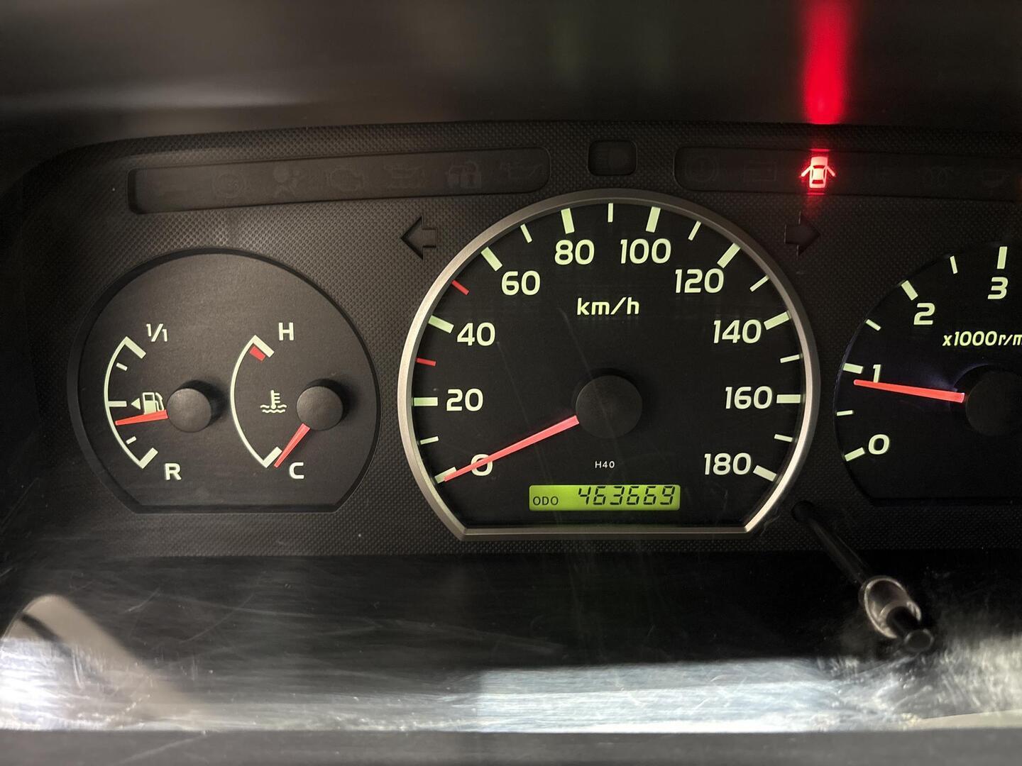 TOYOTA Hiace 2012