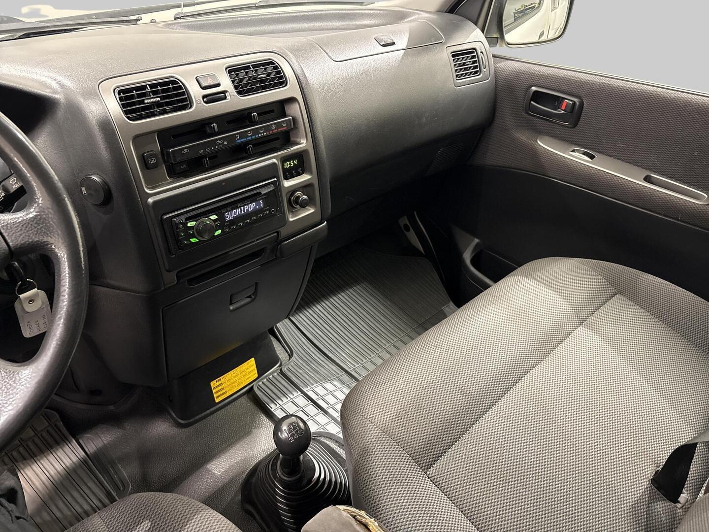 TOYOTA Hiace 2012