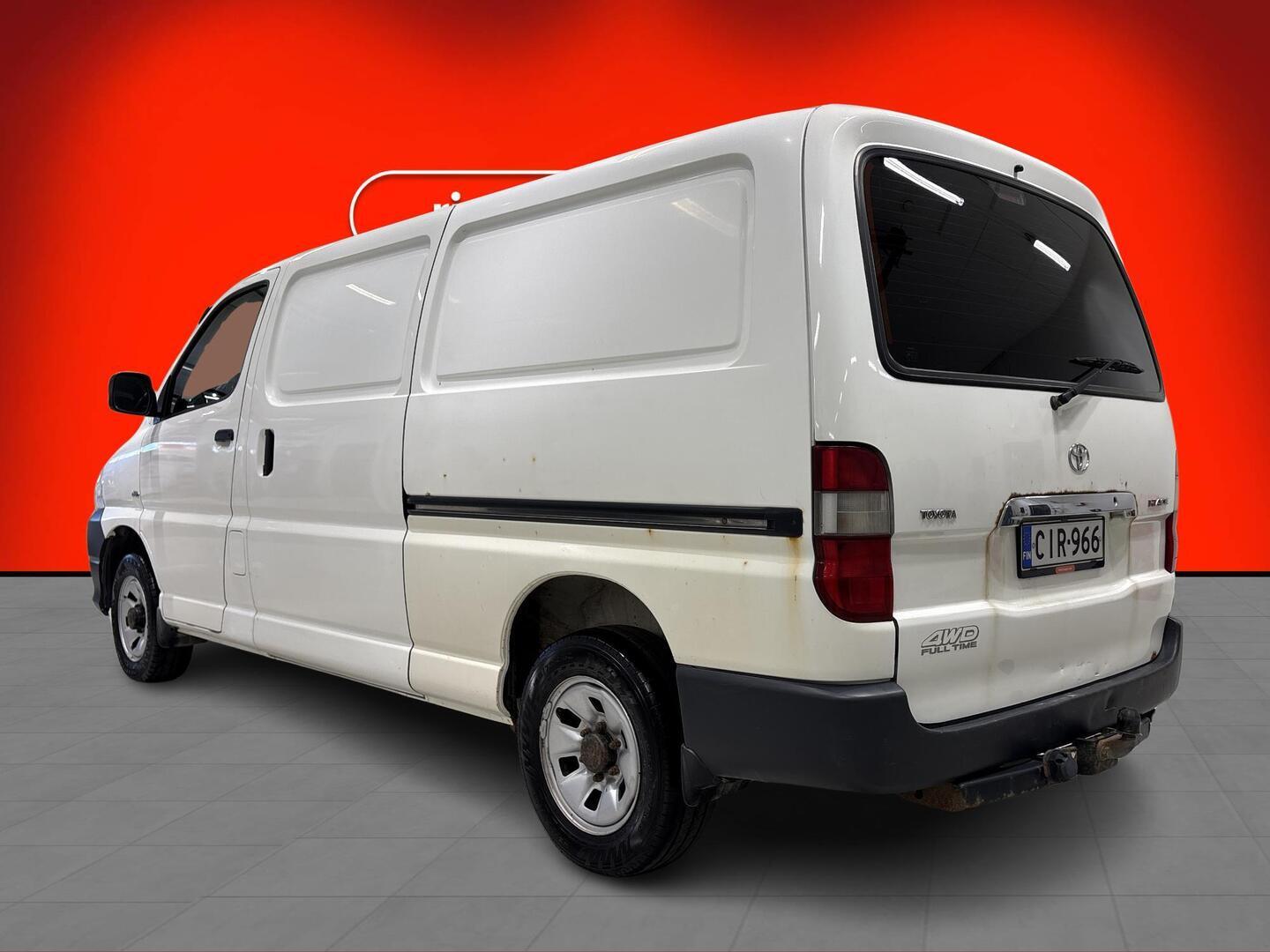 TOYOTA Hiace 2012