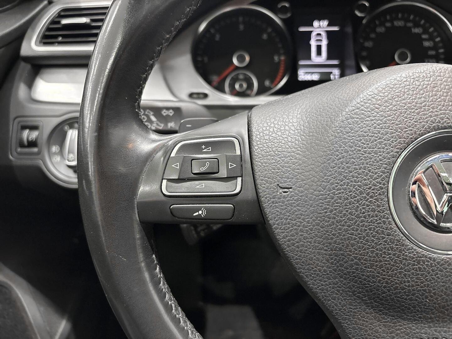VOLKSWAGEN Passat 2014