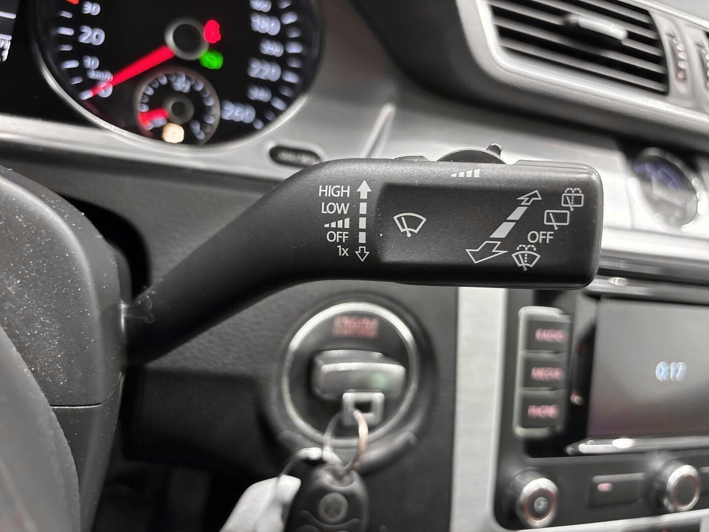 VOLKSWAGEN Passat 2014
