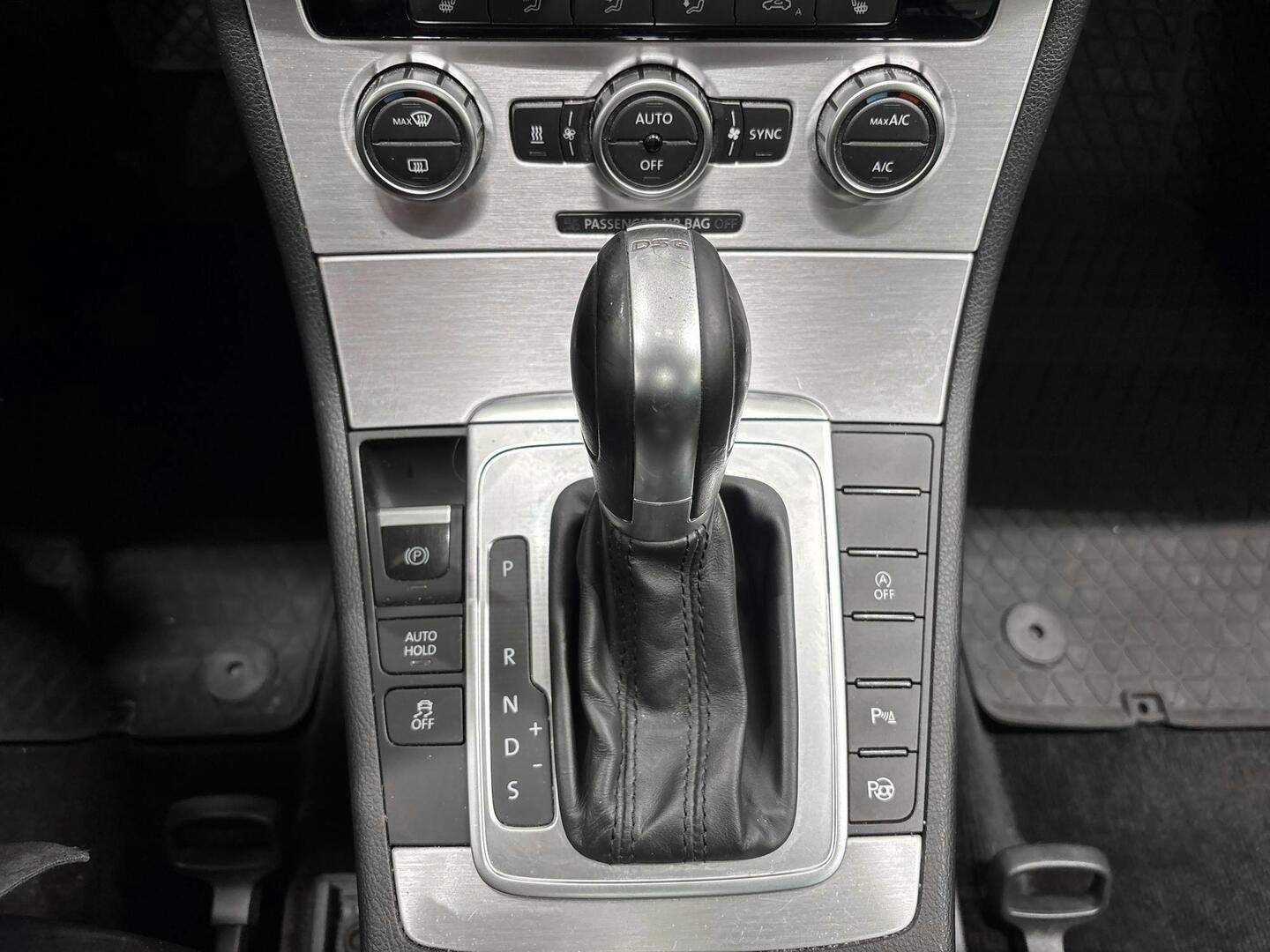 VOLKSWAGEN Passat 2014