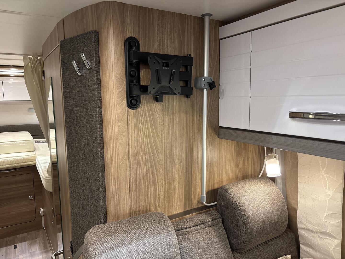 BÜRSTNER Aviano I 6903 2016