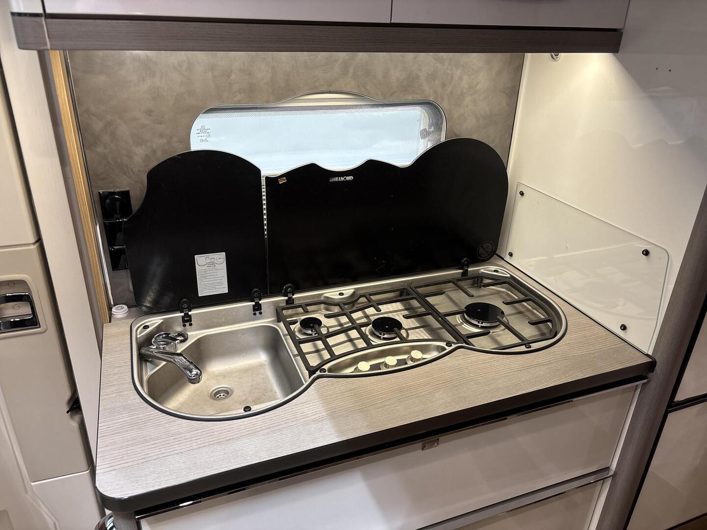 BÜRSTNER Aviano I 6903 2016