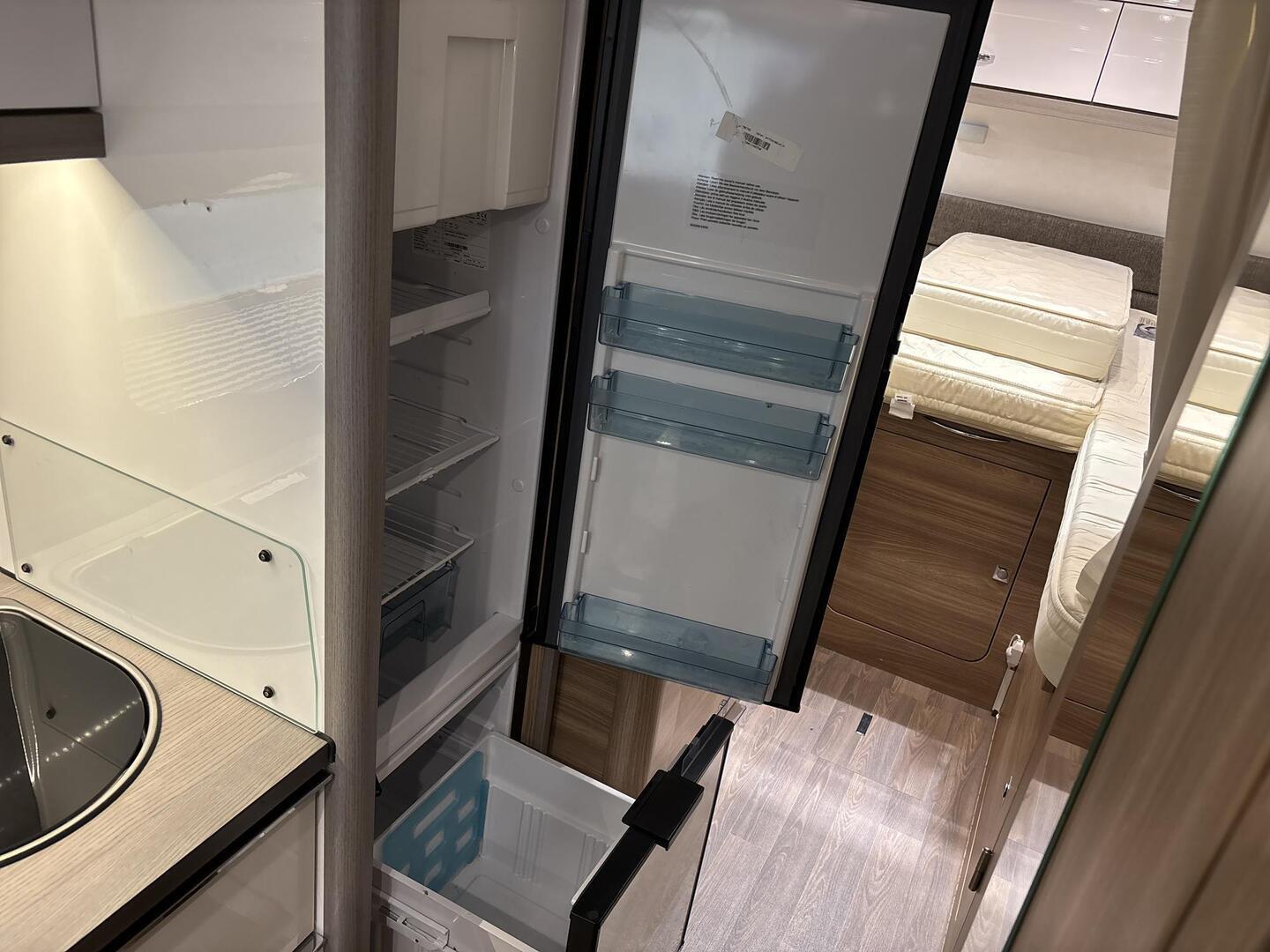 BÜRSTNER Aviano I 6903 2016