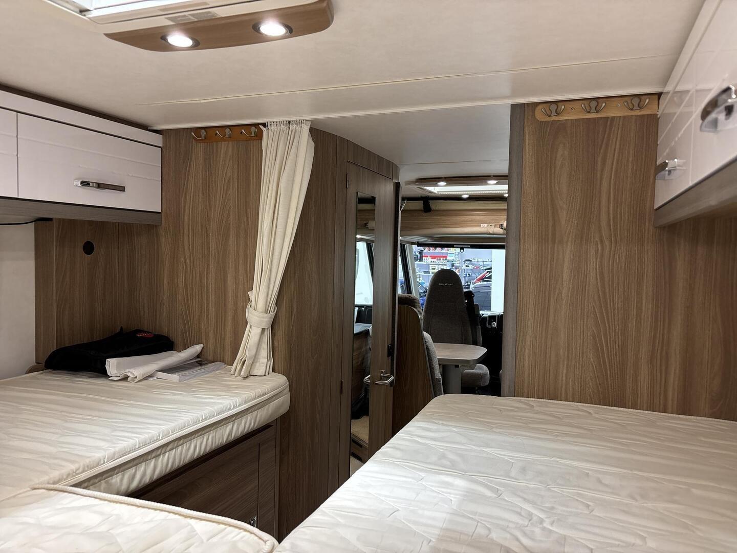 BÜRSTNER Aviano I 6903 2016