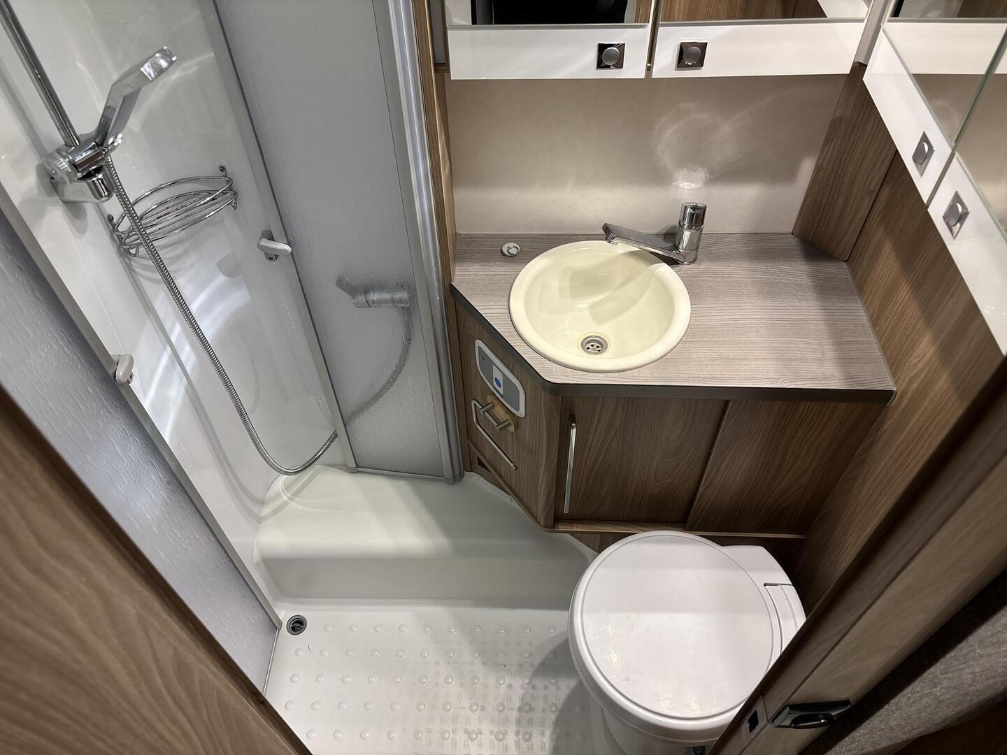 BÜRSTNER Aviano I 6903 2016