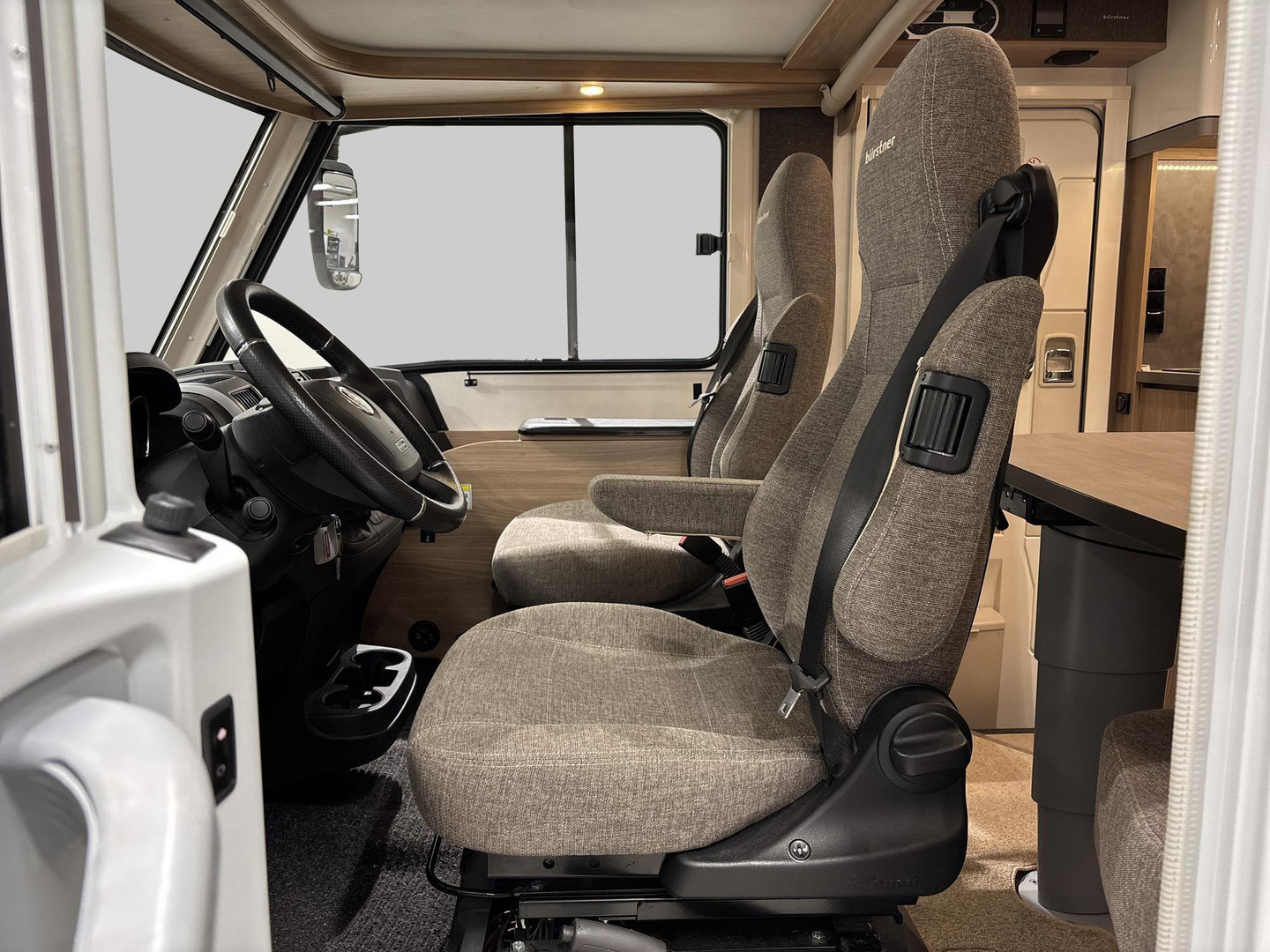 BÜRSTNER Aviano I 6903 2016