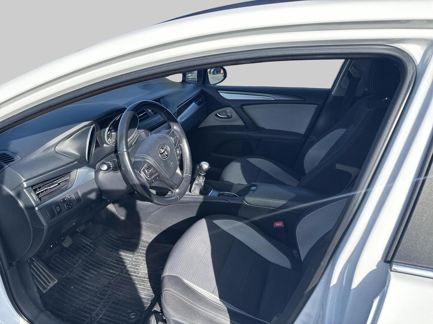 TOYOTA Avensis 2016