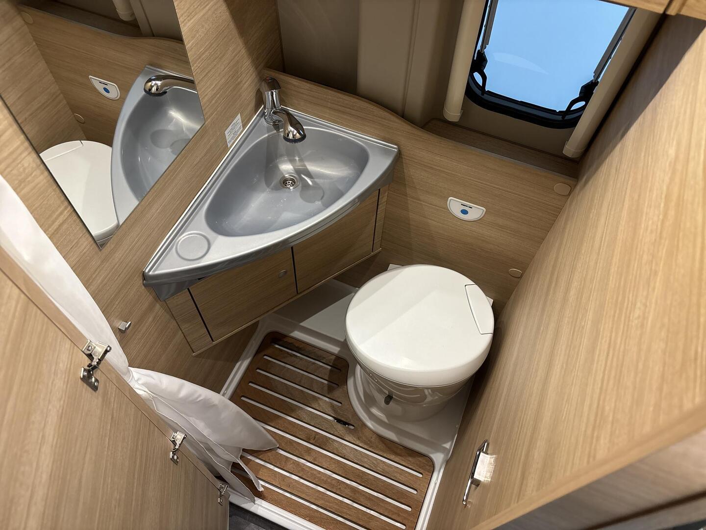 ROADCAR VAN R 540 2021