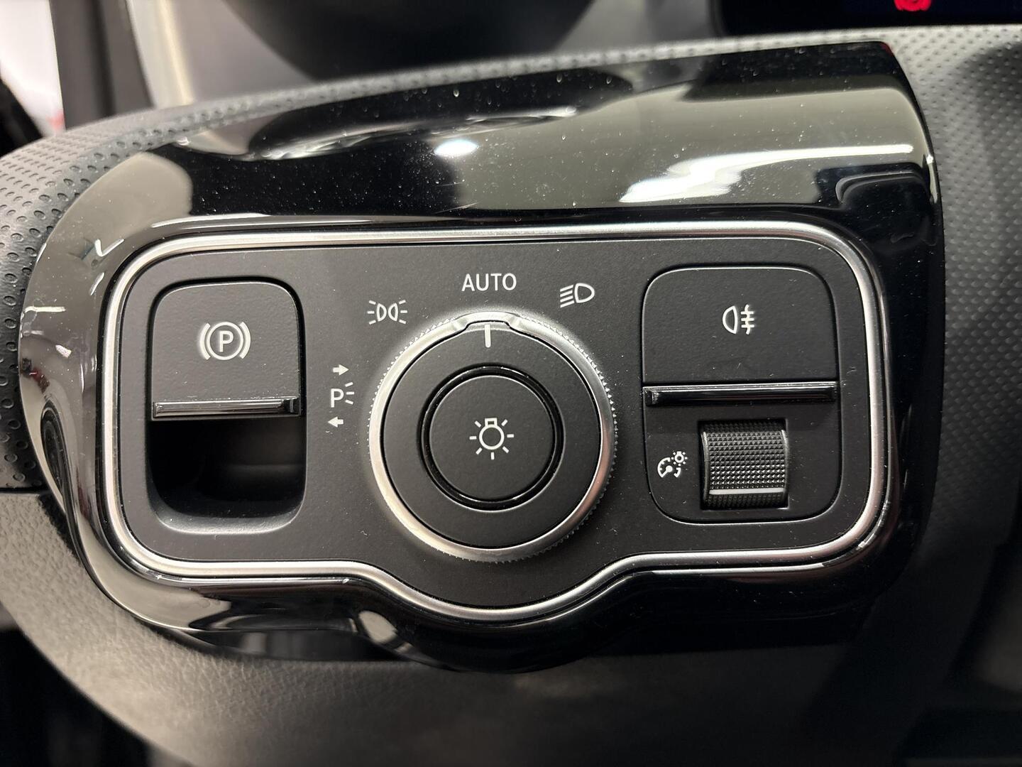 MERCEDES-BENZ CLA 2023