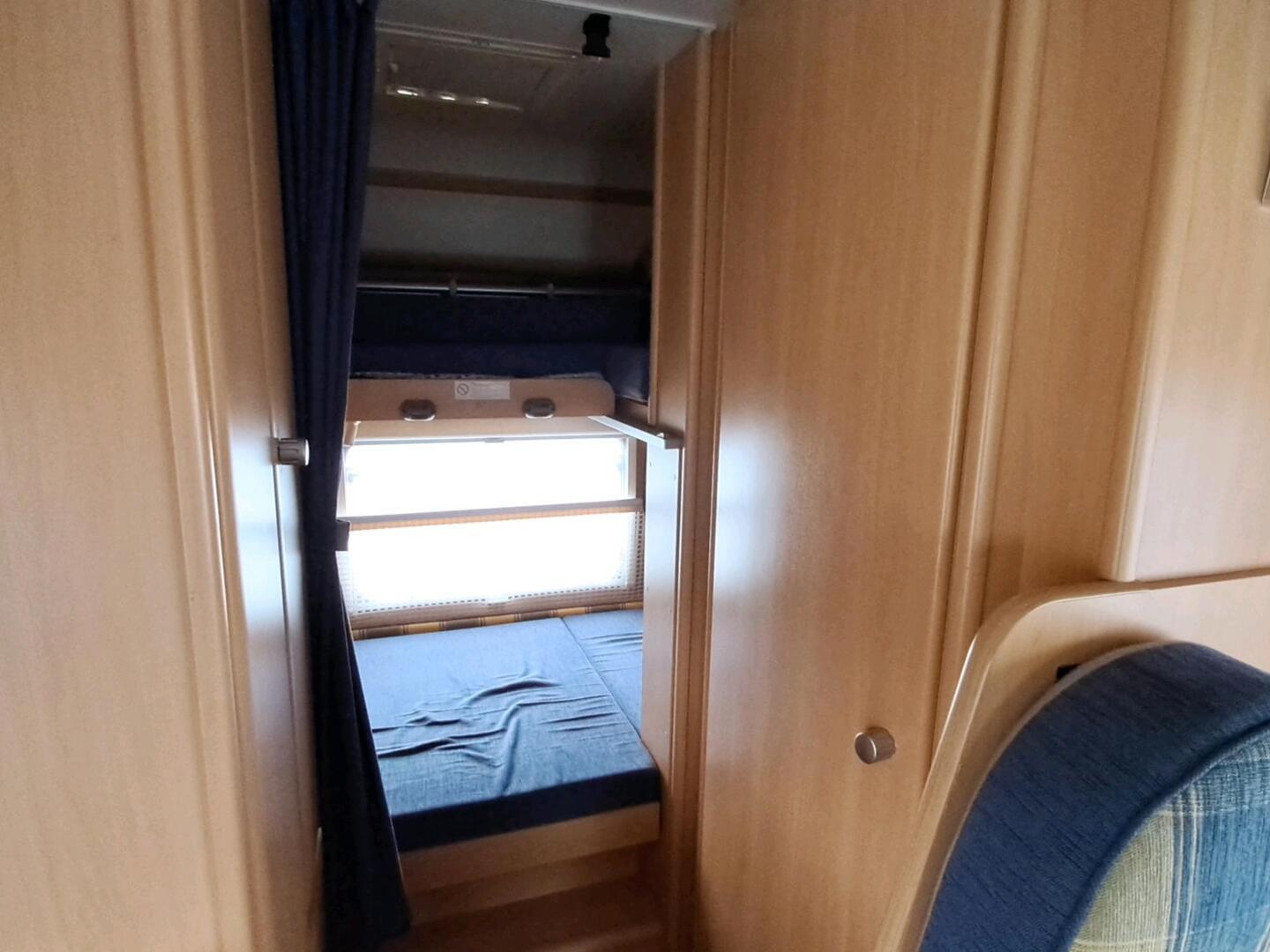 DETHLEFFS A 5881 ADVANTAGE GLOBETROTTER 2004
