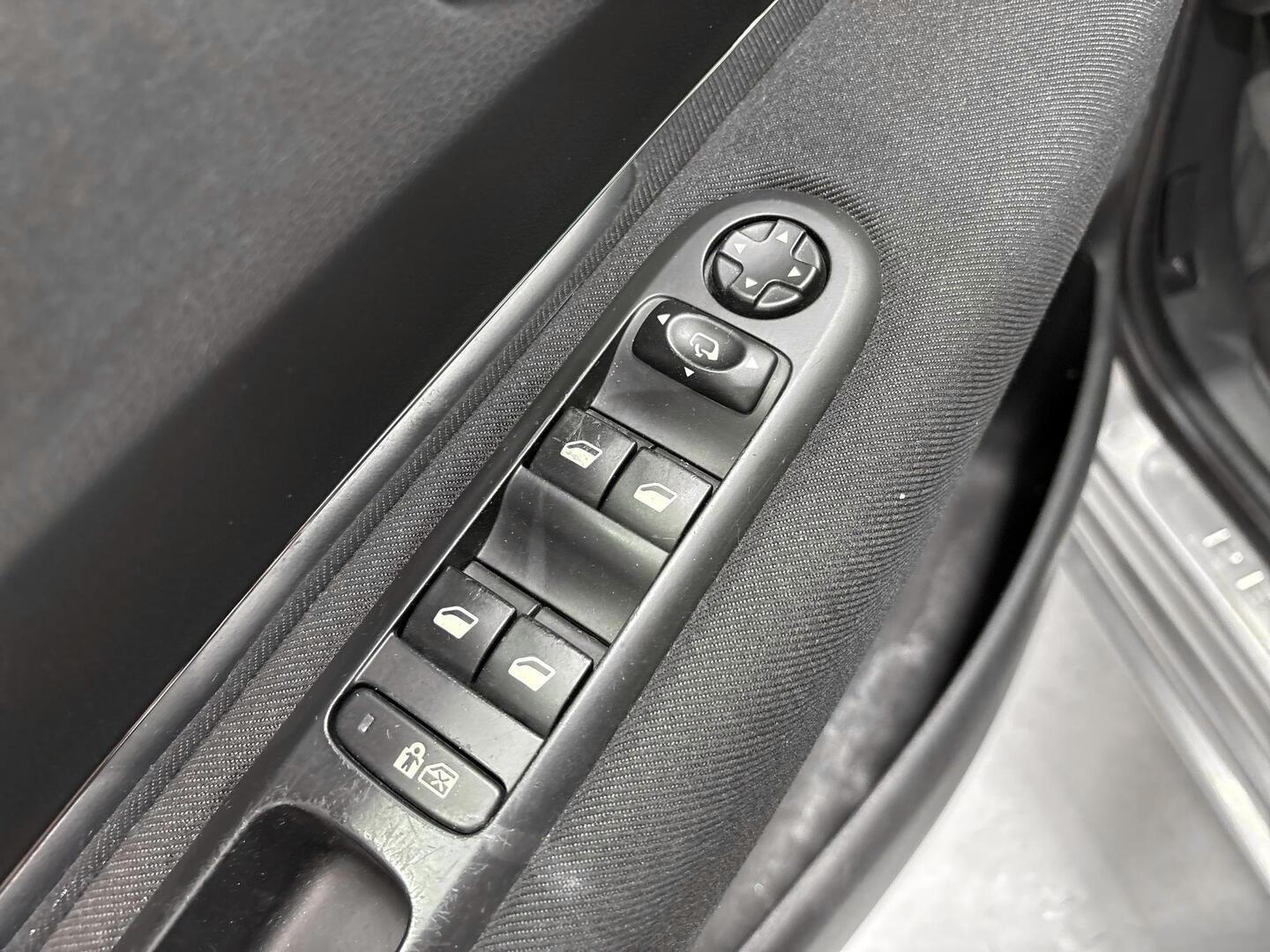 PEUGEOT 5008 2010