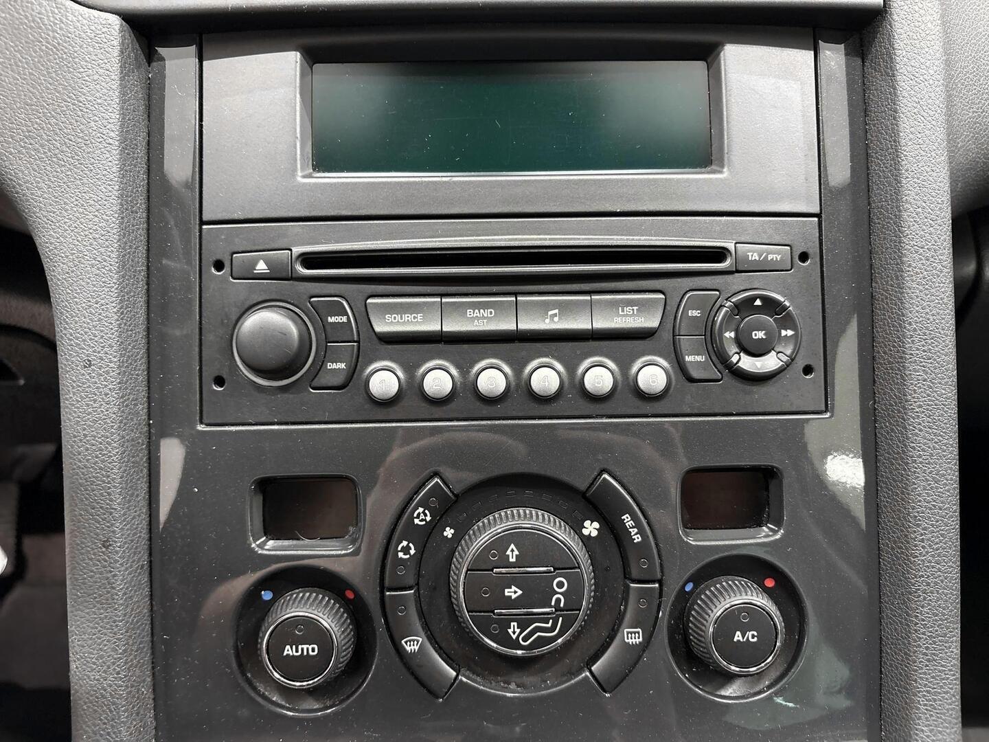 PEUGEOT 5008 2010