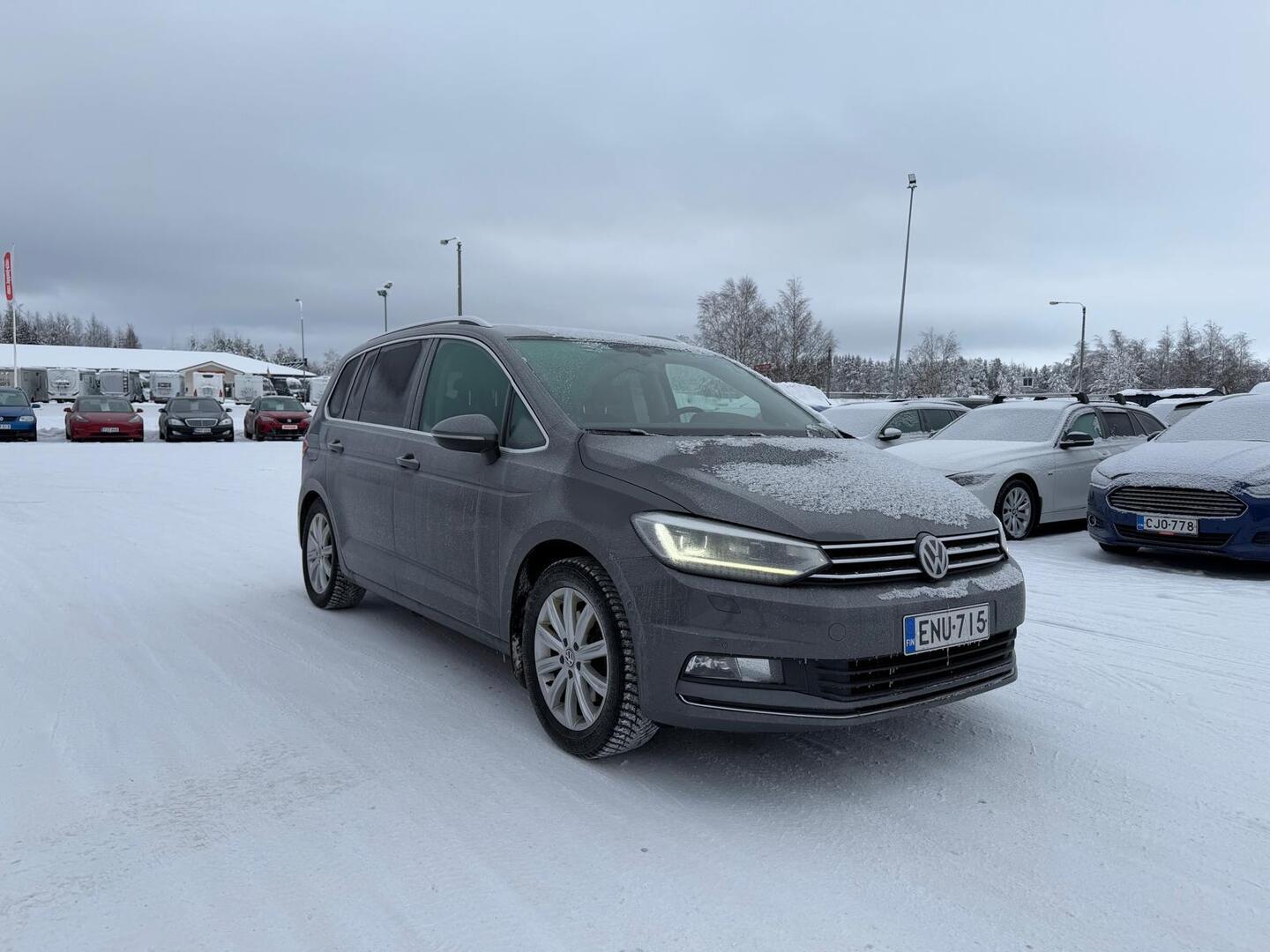 VOLKSWAGEN Touran 2016