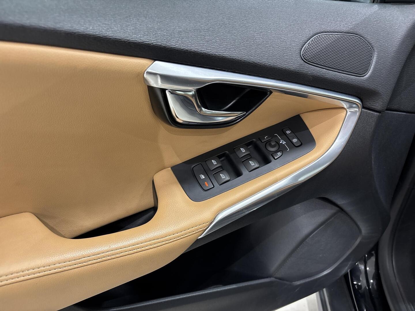 VOLVO V40 Cross Country 2018