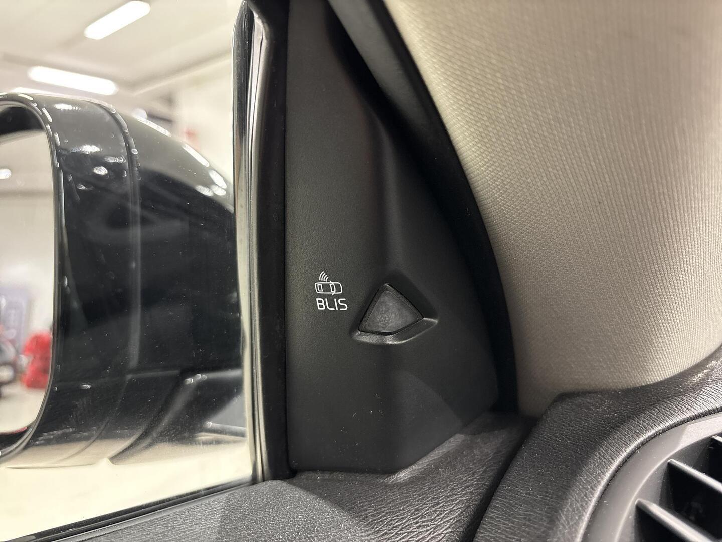 VOLVO V40 Cross Country 2018