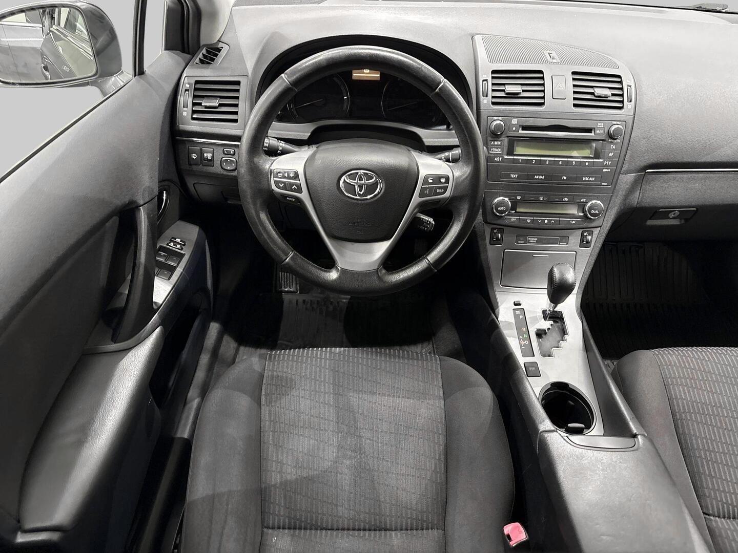 TOYOTA Avensis 2009