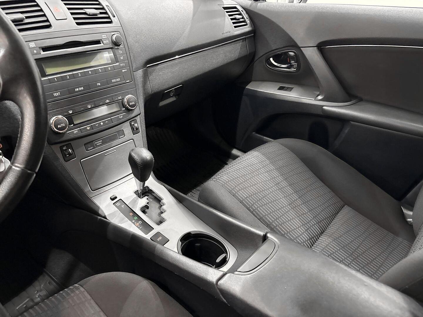 TOYOTA Avensis 2009