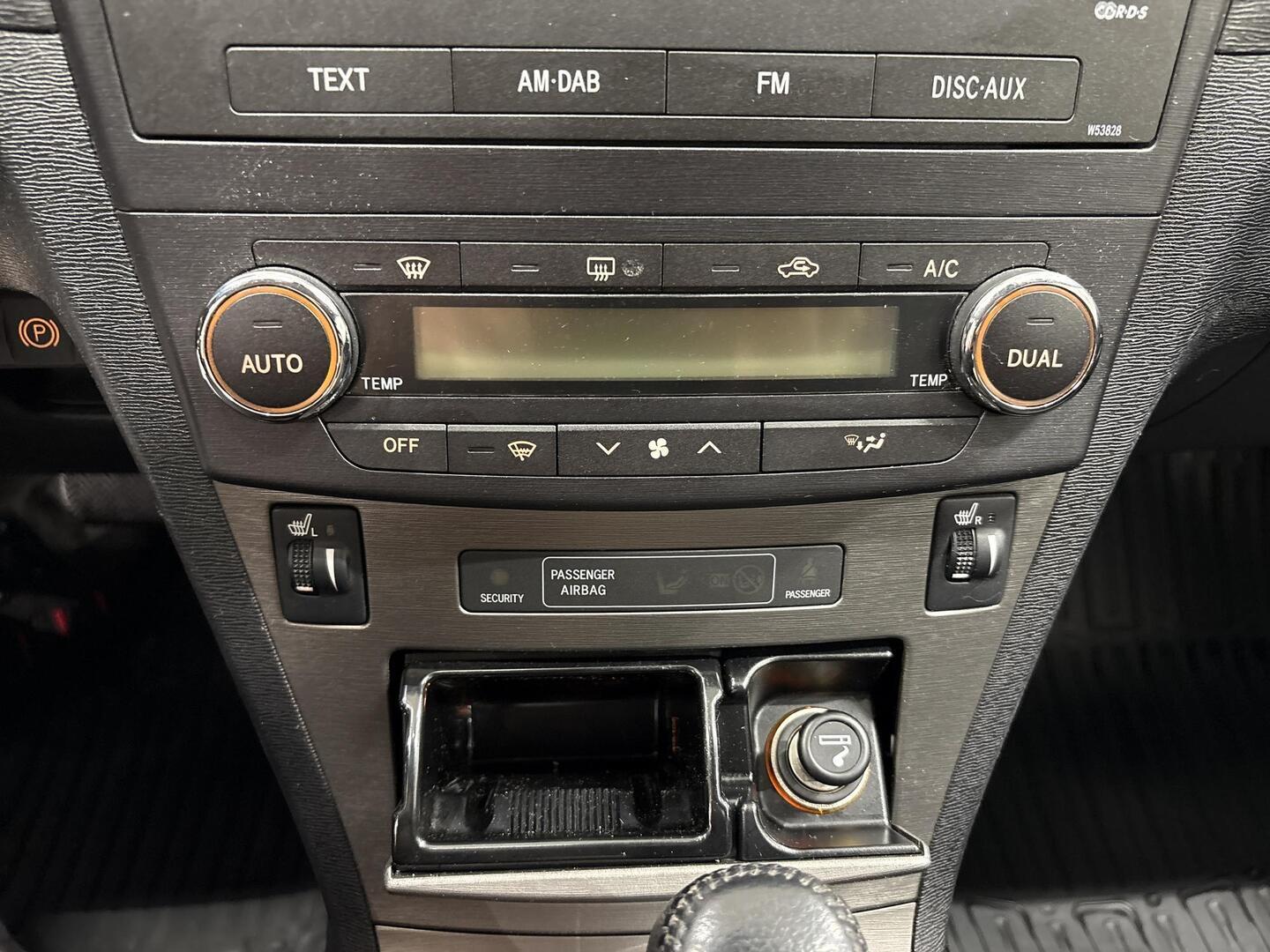 TOYOTA Avensis 2009
