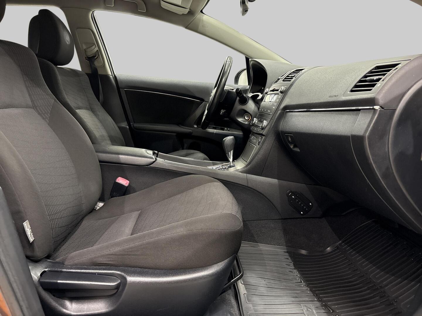 TOYOTA Avensis 2009